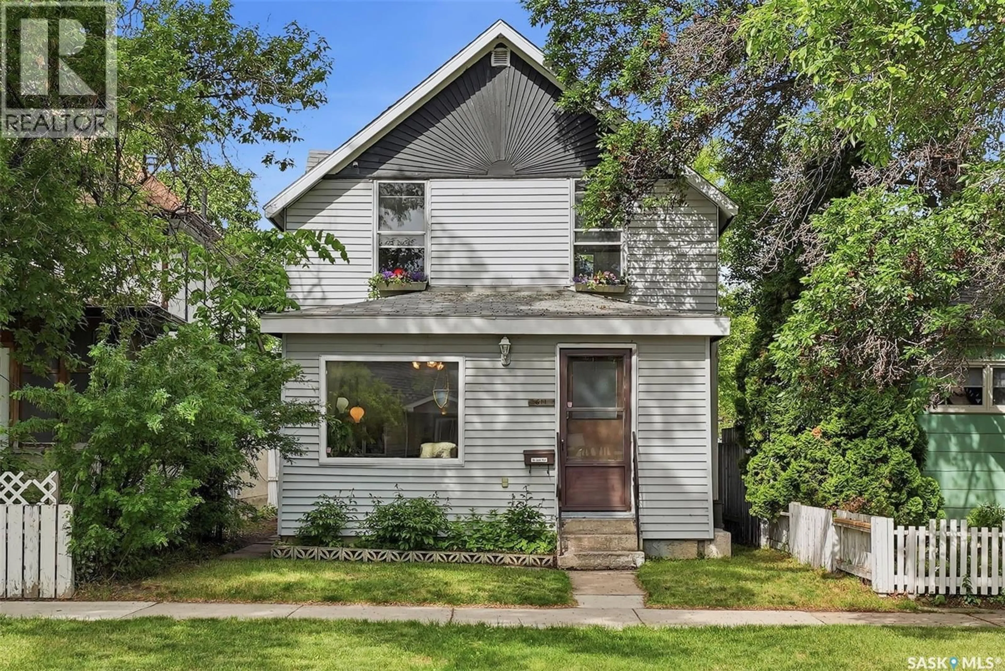 Home with vinyl exterior material, street for 611 J AVENUE, Saskatoon Saskatchewan S7M2A9