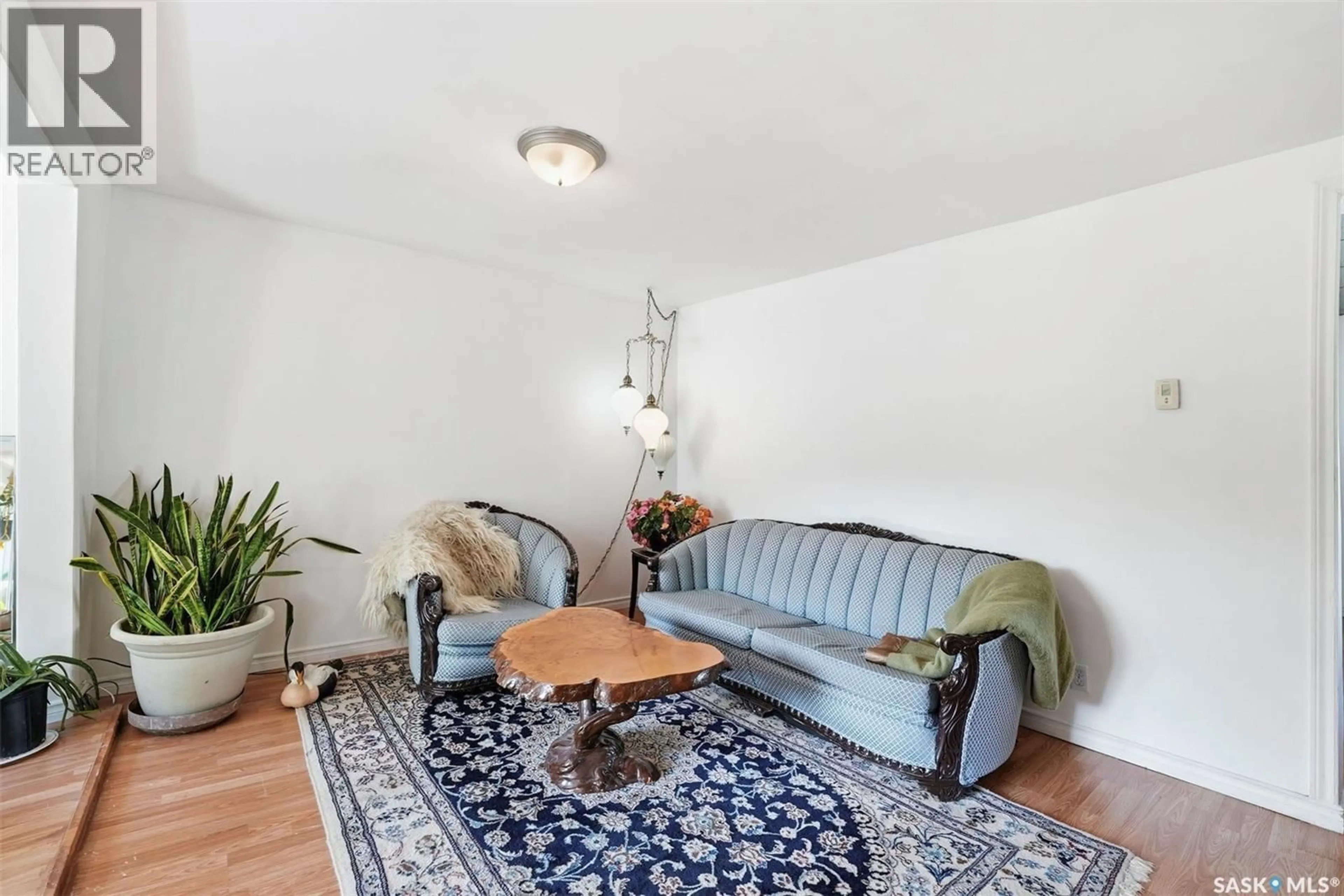 Living room with furniture, unknown for 611 J AVENUE, Saskatoon Saskatchewan S7M2A9