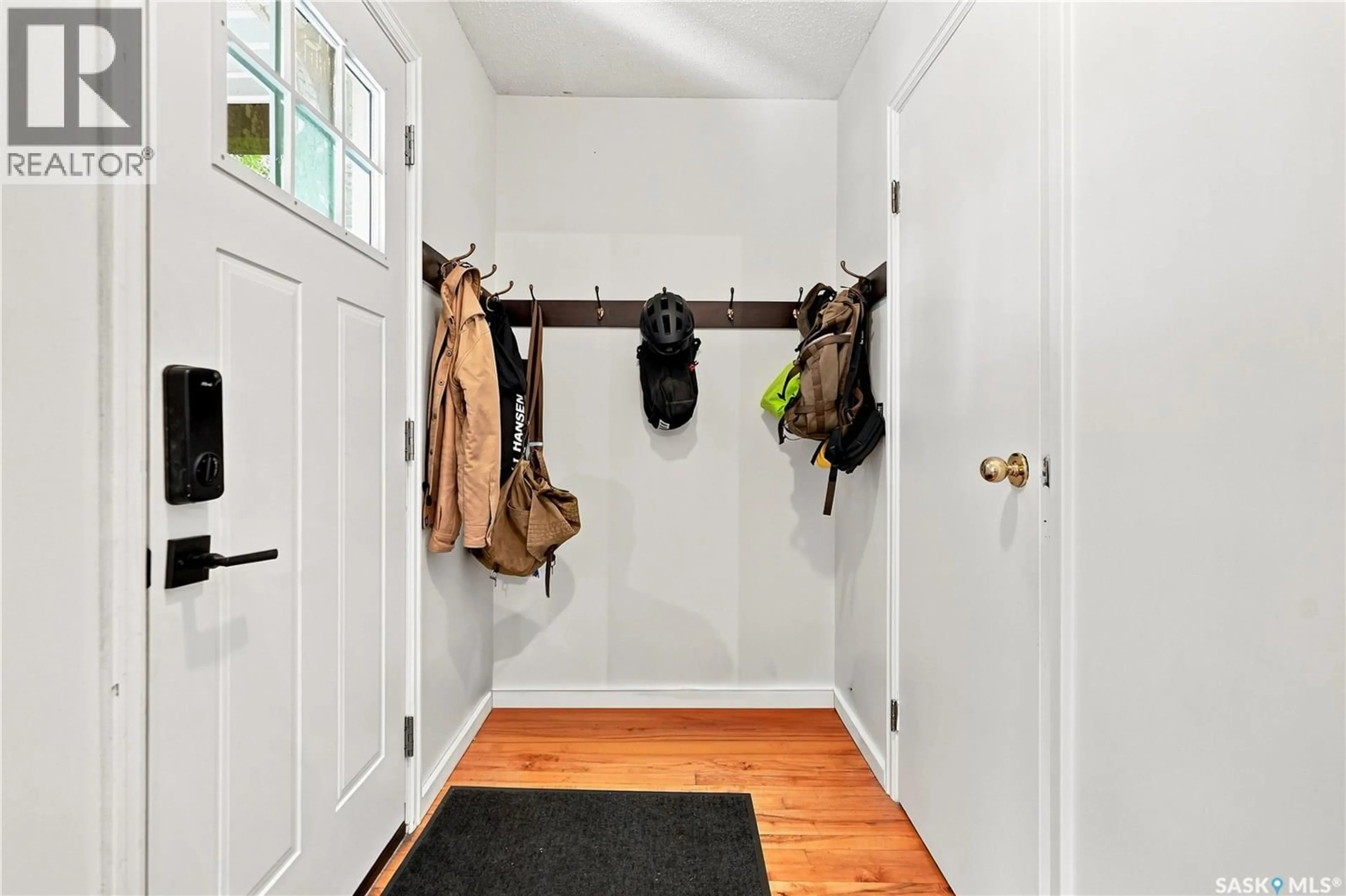 Indoor entryway for 2848 RETALLACK STREET, Regina Saskatchewan S4S1S7