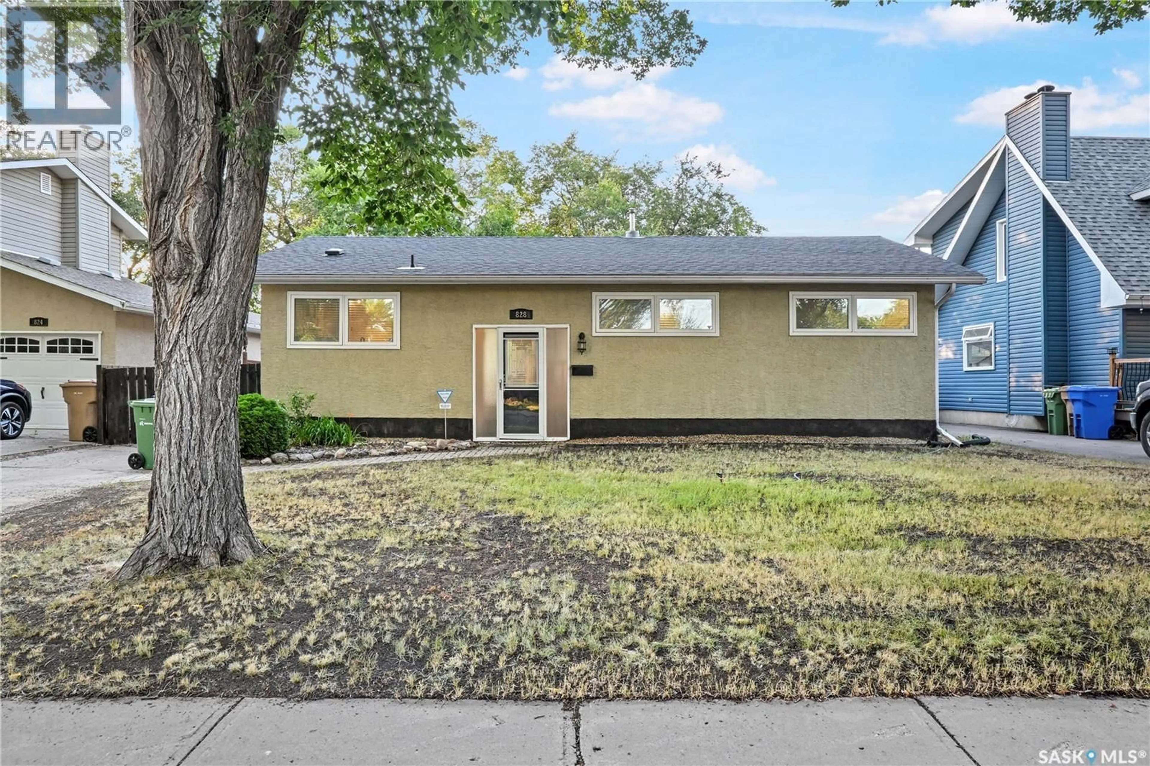Home with vinyl exterior material, street for 828 SHANNON ROAD, Regina Saskatchewan S4S5K2
