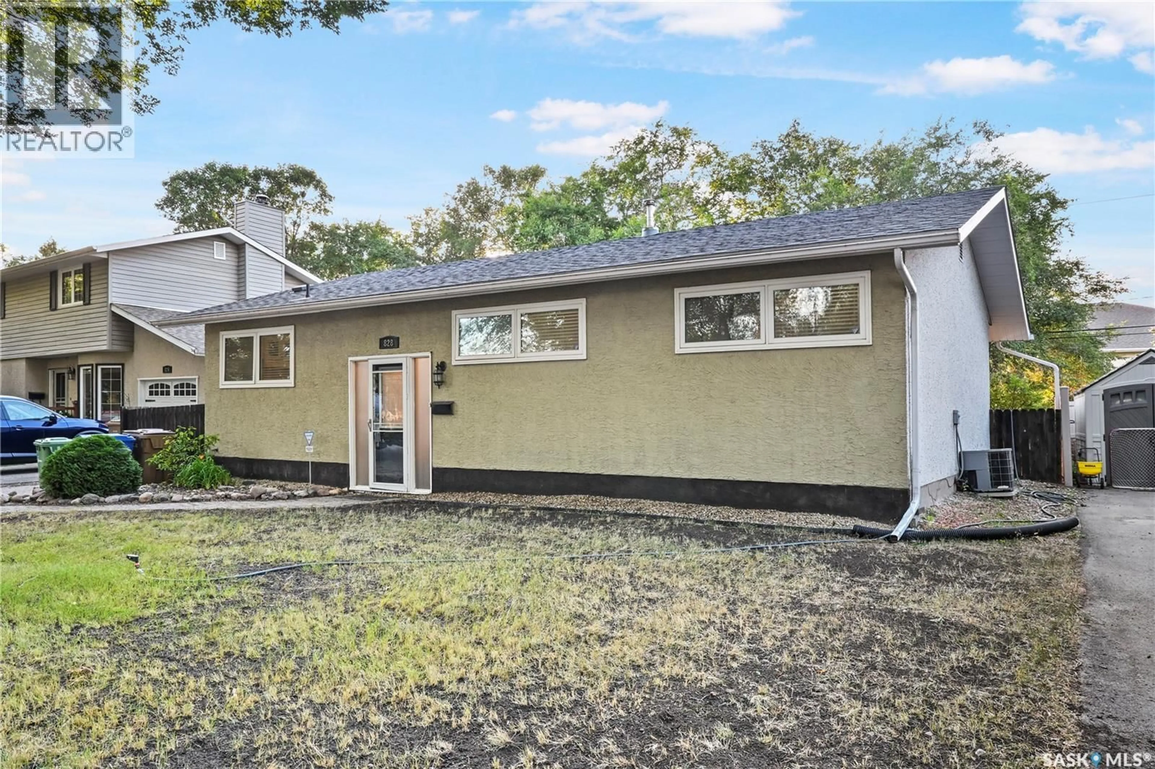 Home with vinyl exterior material, street for 828 SHANNON ROAD, Regina Saskatchewan S4S5K2