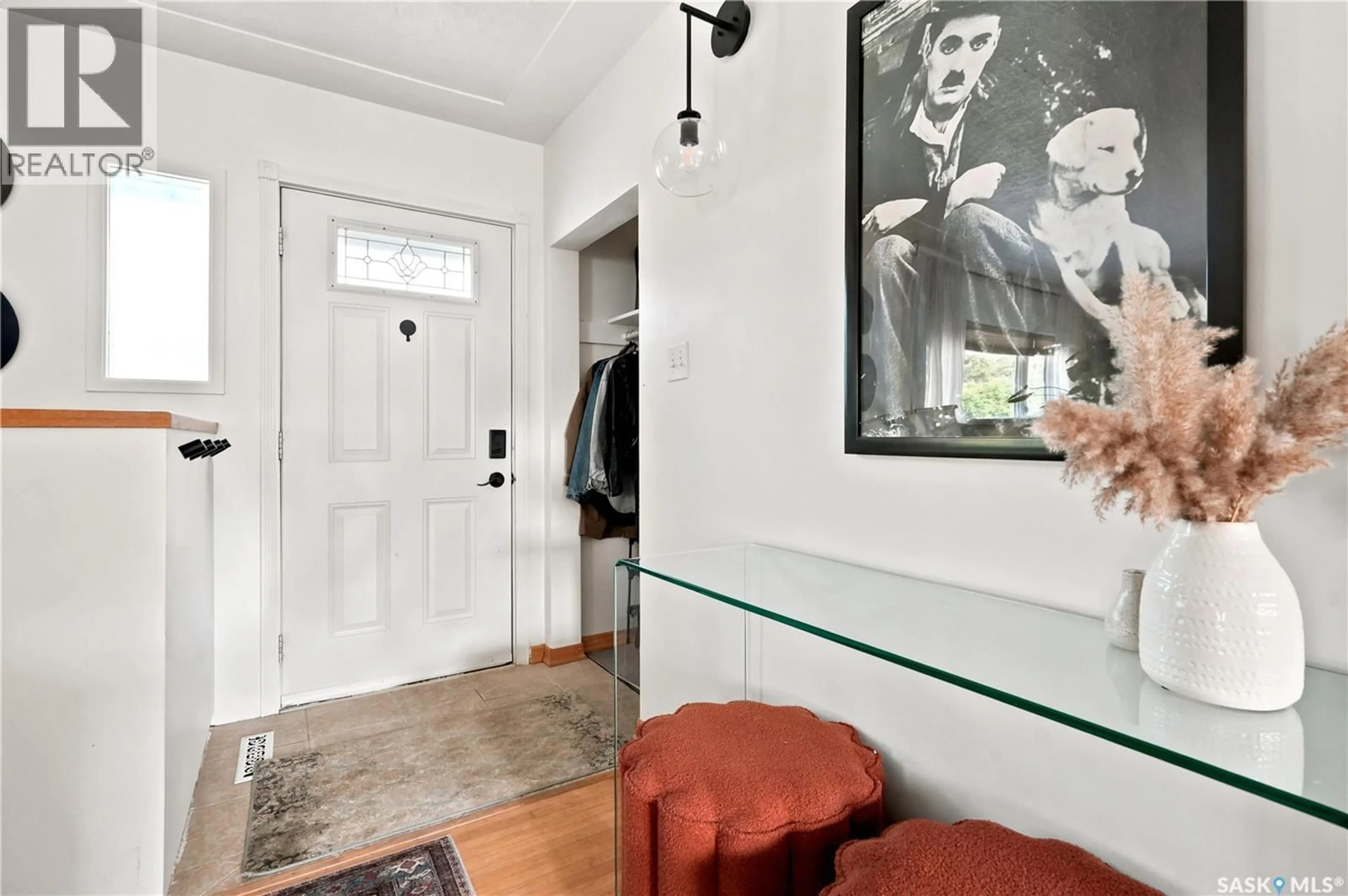 Indoor entryway for 3606 QUEEN STREET, Regina Saskatchewan S4S2G3