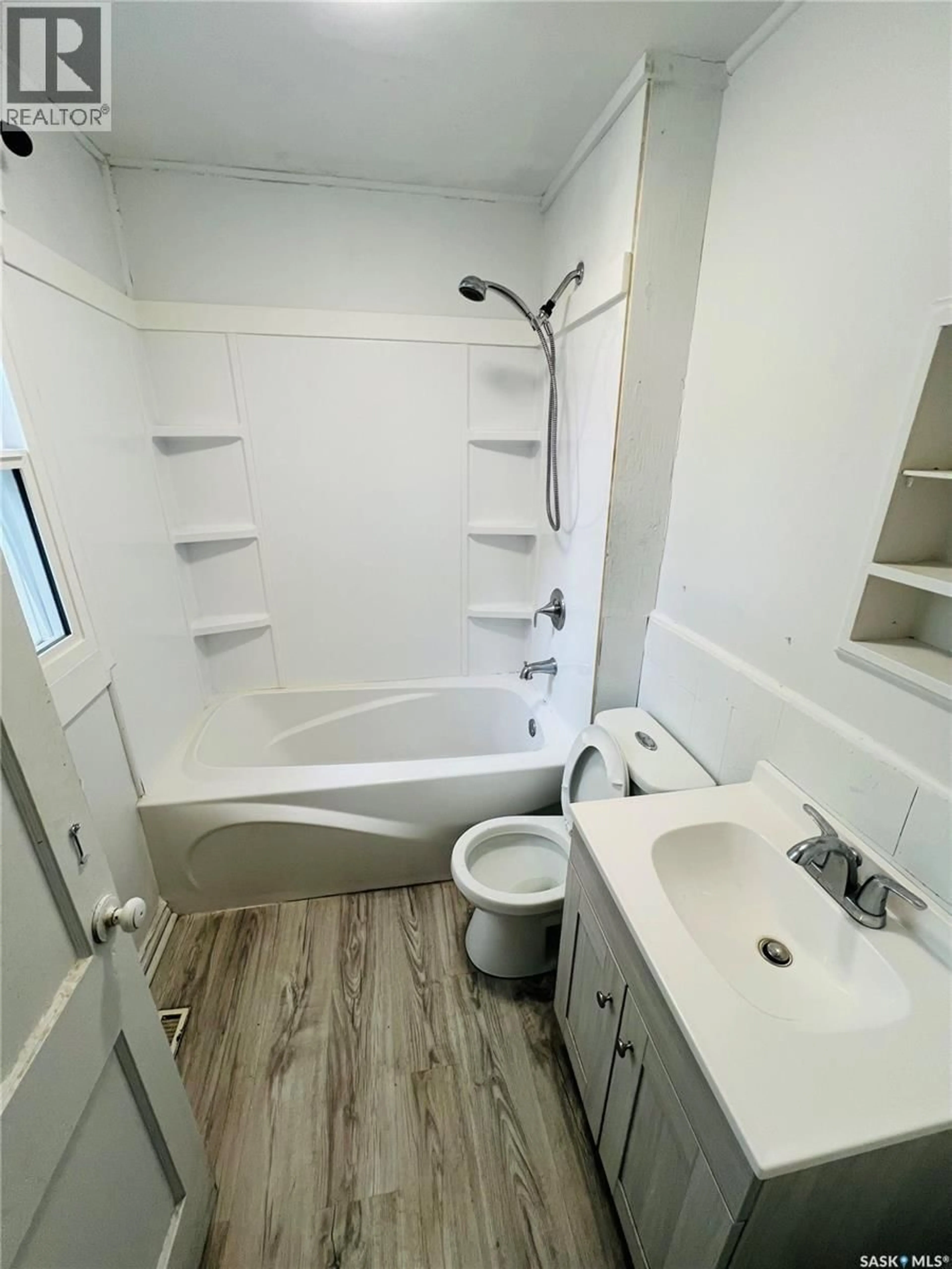 Standard bathroom, unknown for 568 7TH STREET, Prince Albert Saskatchewan S6V0S5