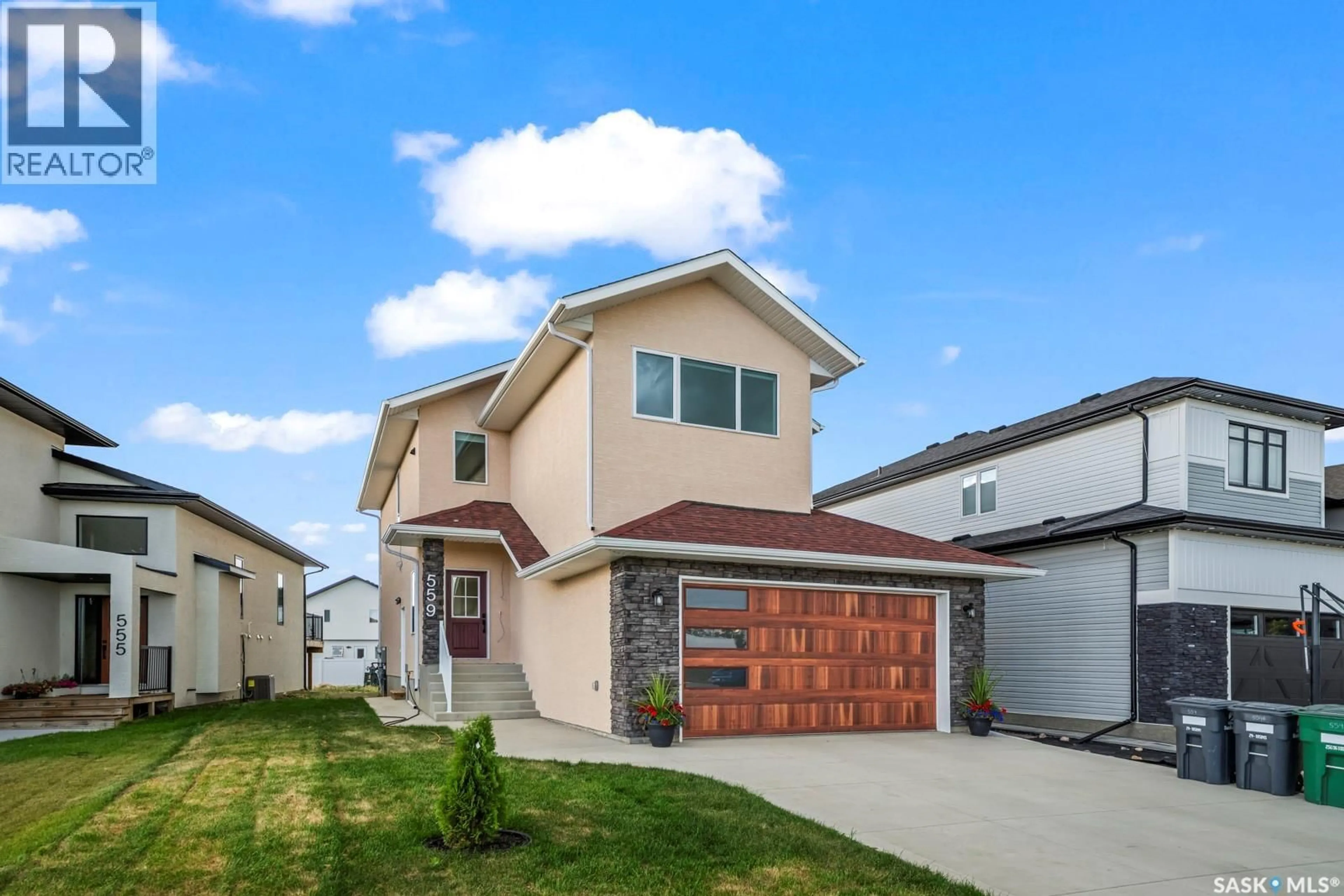 Home with vinyl exterior material, street for 559 KALRA STREET, Saskatoon Saskatchewan S7W1E7