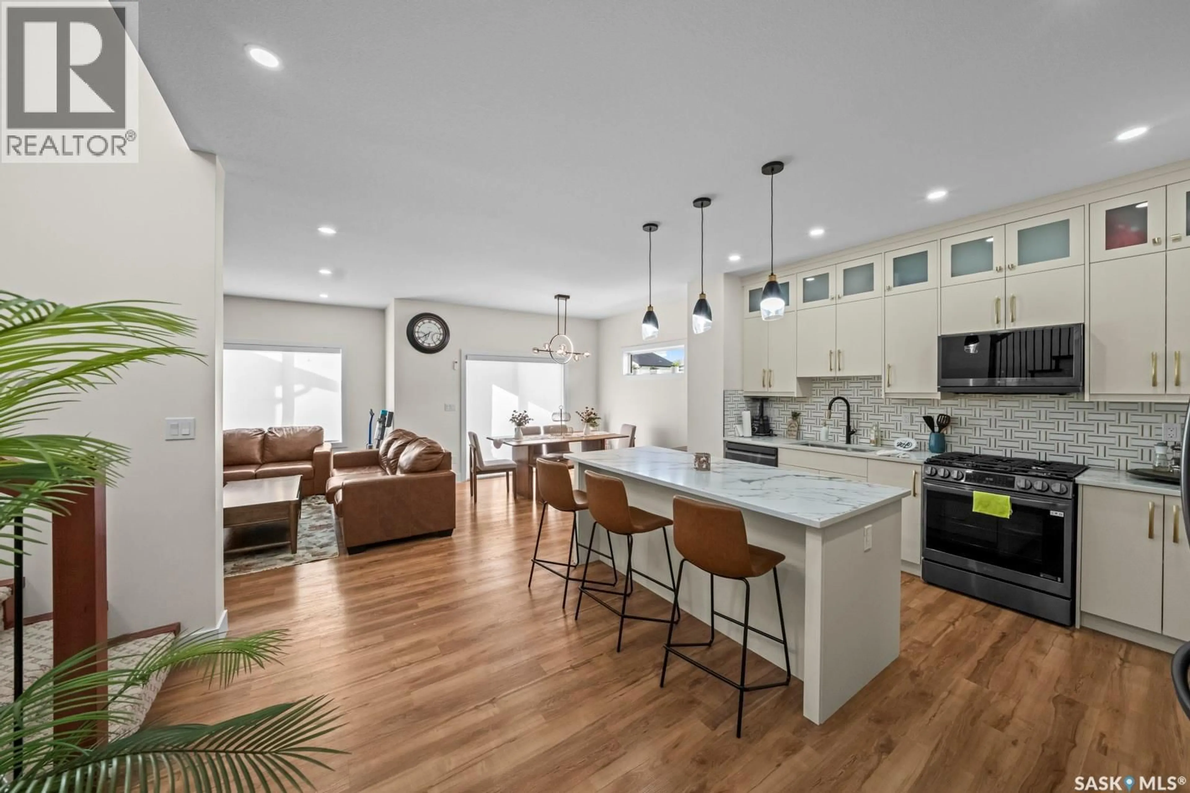 Open concept kitchen, unknown for 559 KALRA STREET, Saskatoon Saskatchewan S7W1E7