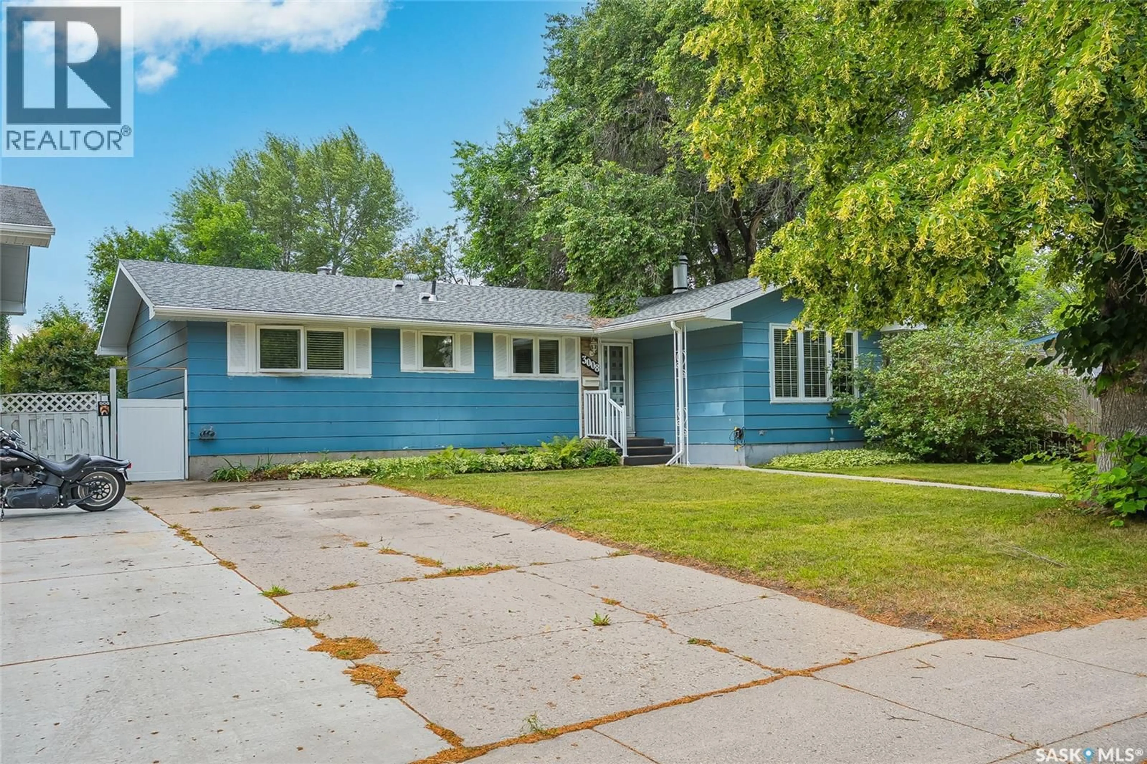 Home with vinyl exterior material, street for 3008 EASTVIEW, Saskatoon Saskatchewan S7J3J2