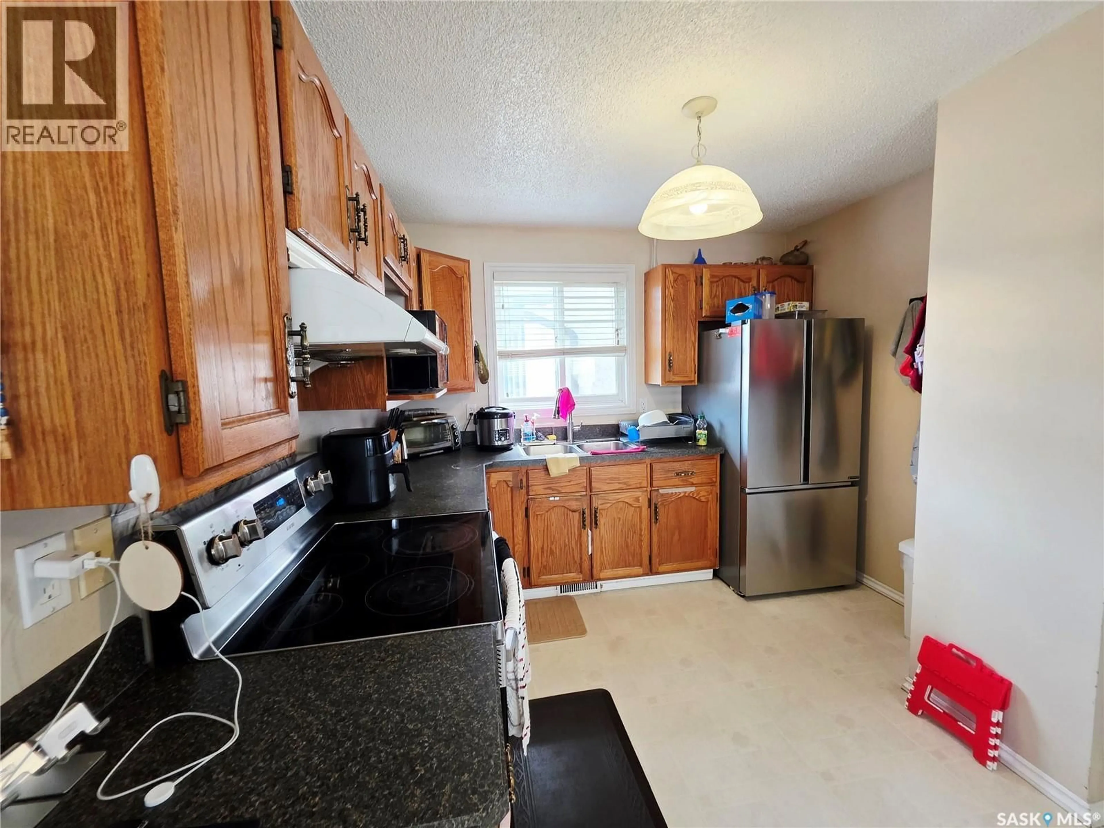 Standard kitchen, unknown for 155 CARTER CRESCENT, Saskatoon Saskatchewan S7L7K4