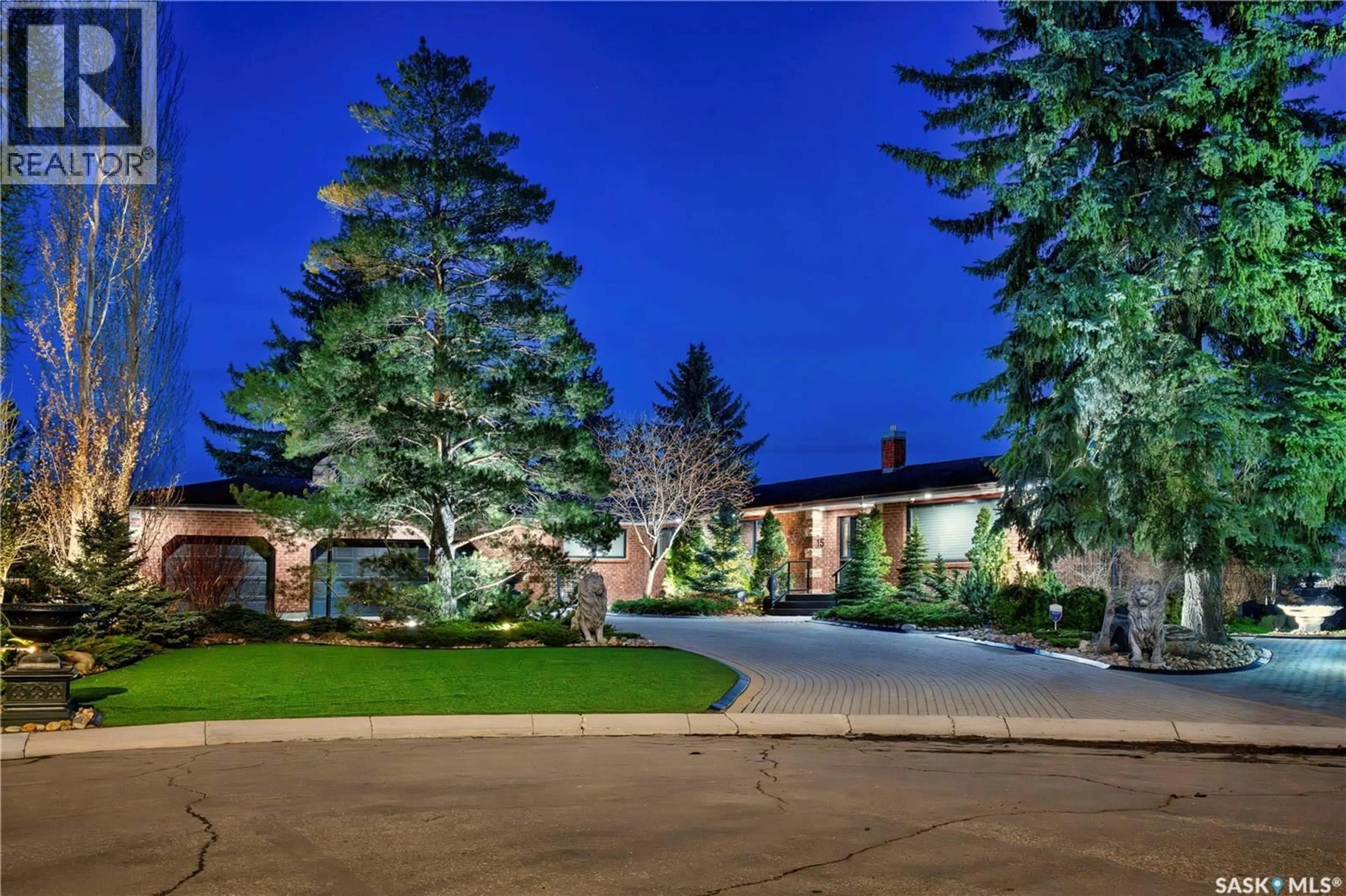 Indoor foyer for 15 QUAPPELLE COURT, Saskatoon Saskatchewan S7K1C2