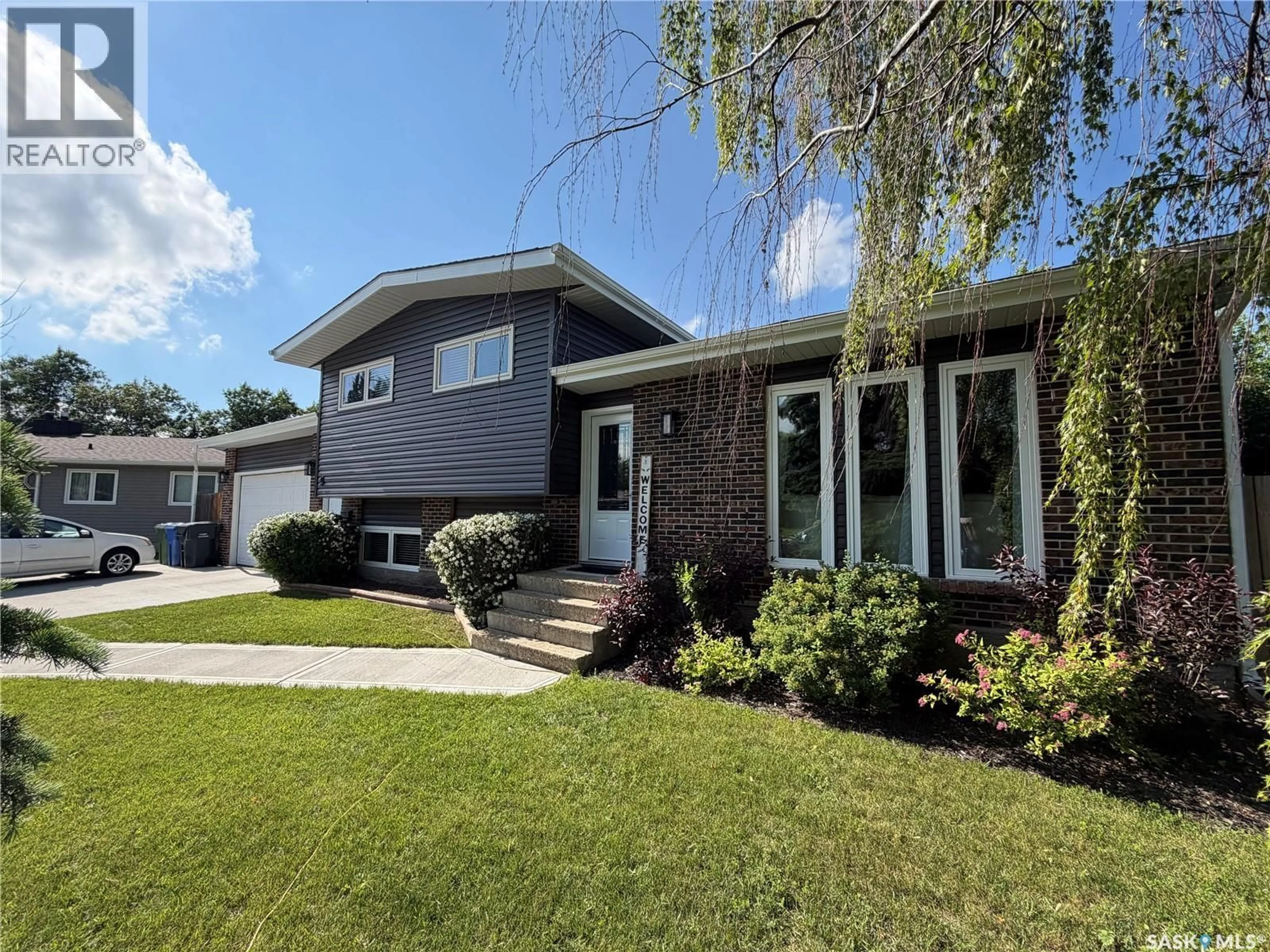 Home with vinyl exterior material, street for 9 GIBSON BAY, Yorkton Saskatchewan S3N3H4