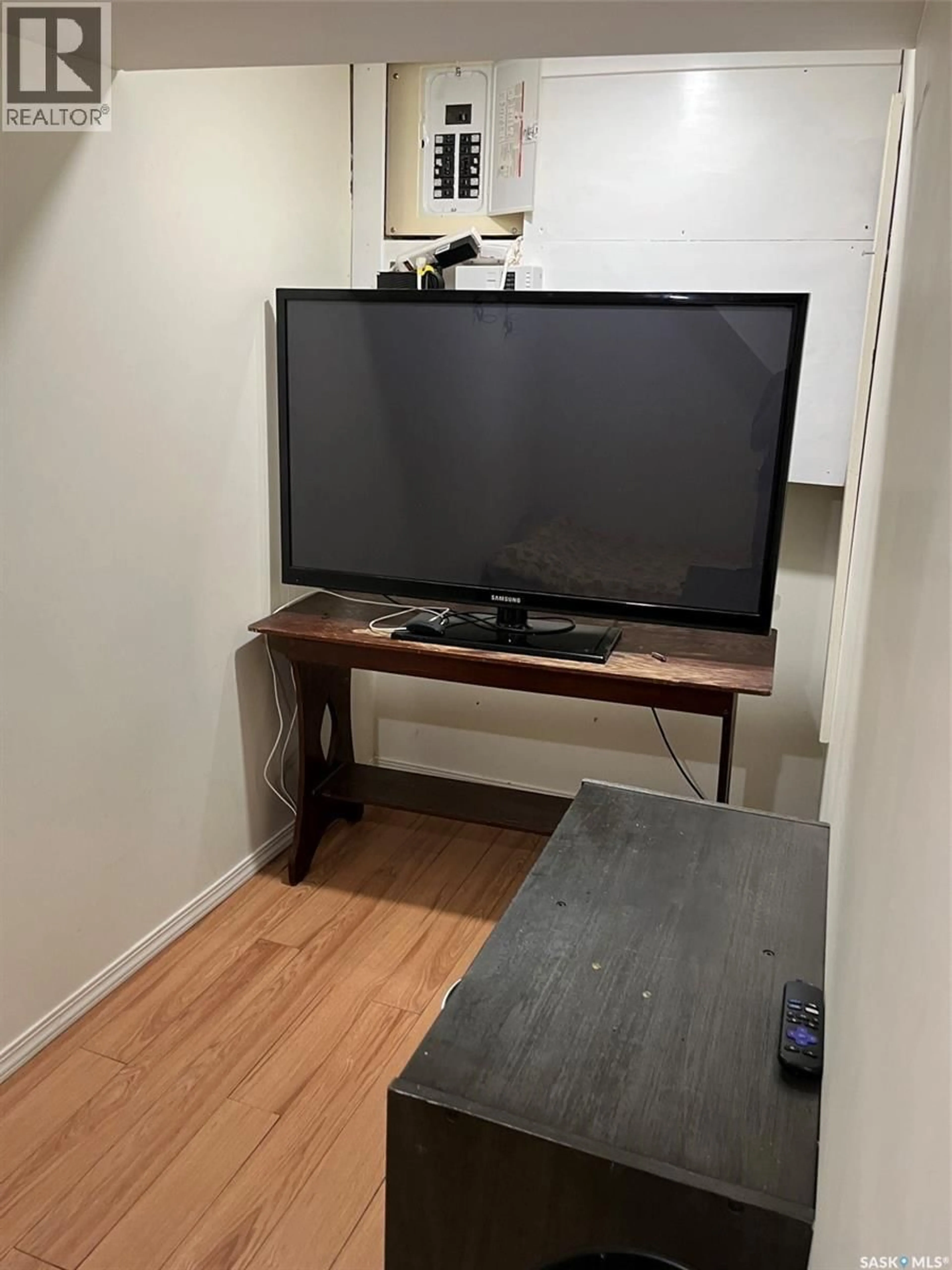 A pic of a room for 726 M AVENUE, Saskatoon Saskatchewan S7M2L4