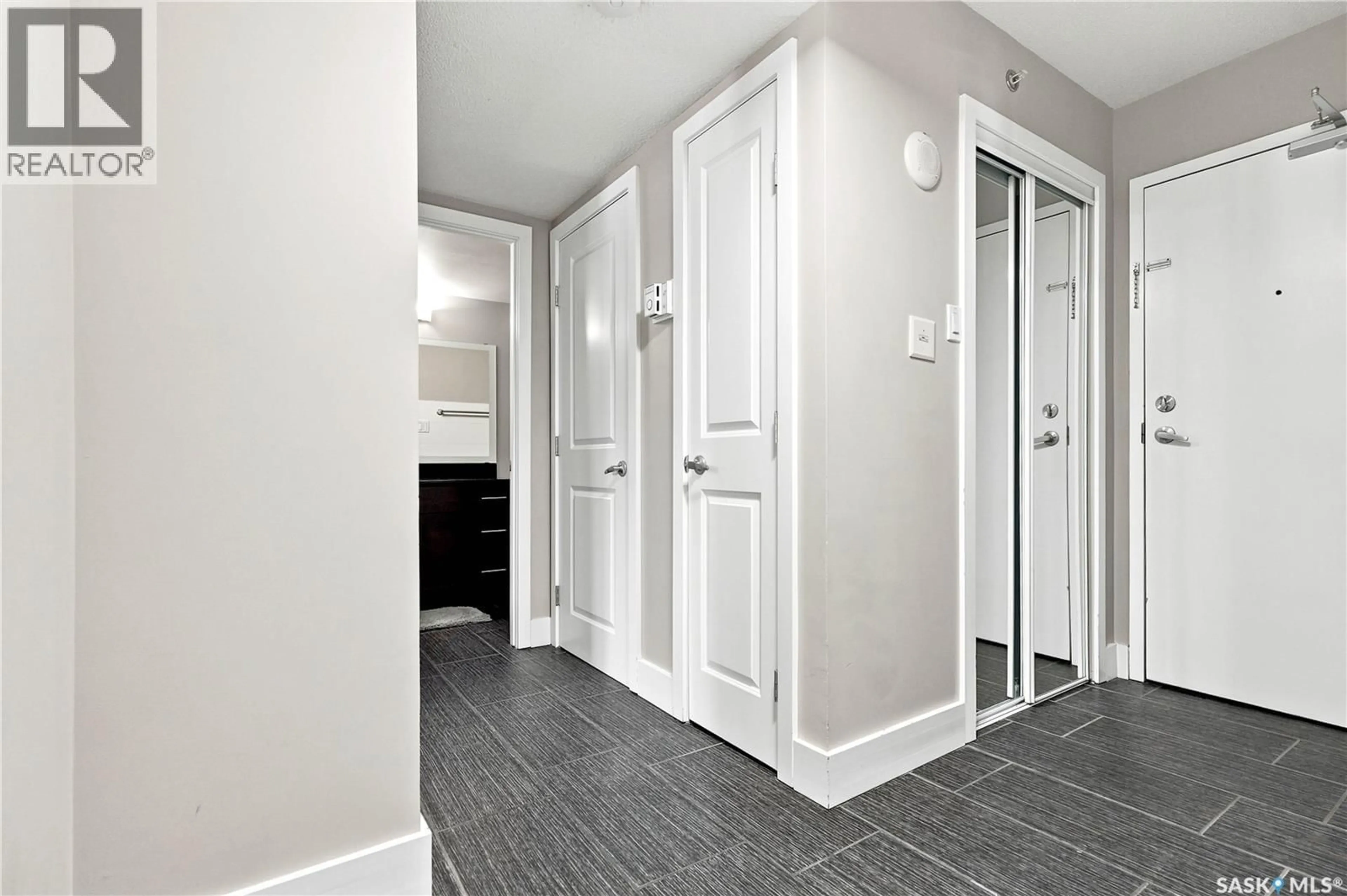 Indoor entryway for N - 205 320 5TH AVENUE, Saskatoon Saskatchewan S7K2P5