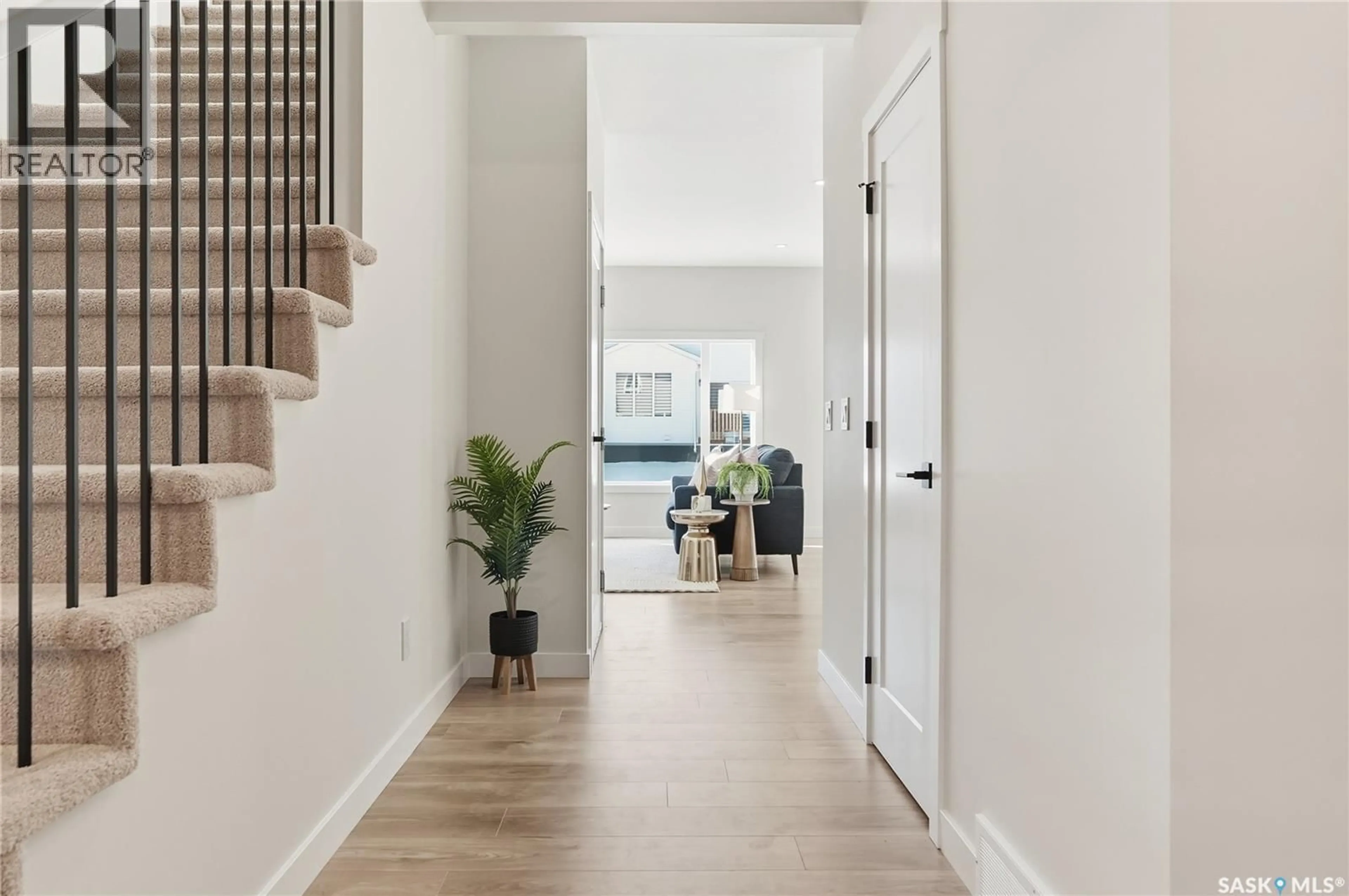 Indoor entryway for 211 AMISK WAY, Saskatoon Saskatchewan S7V1W5