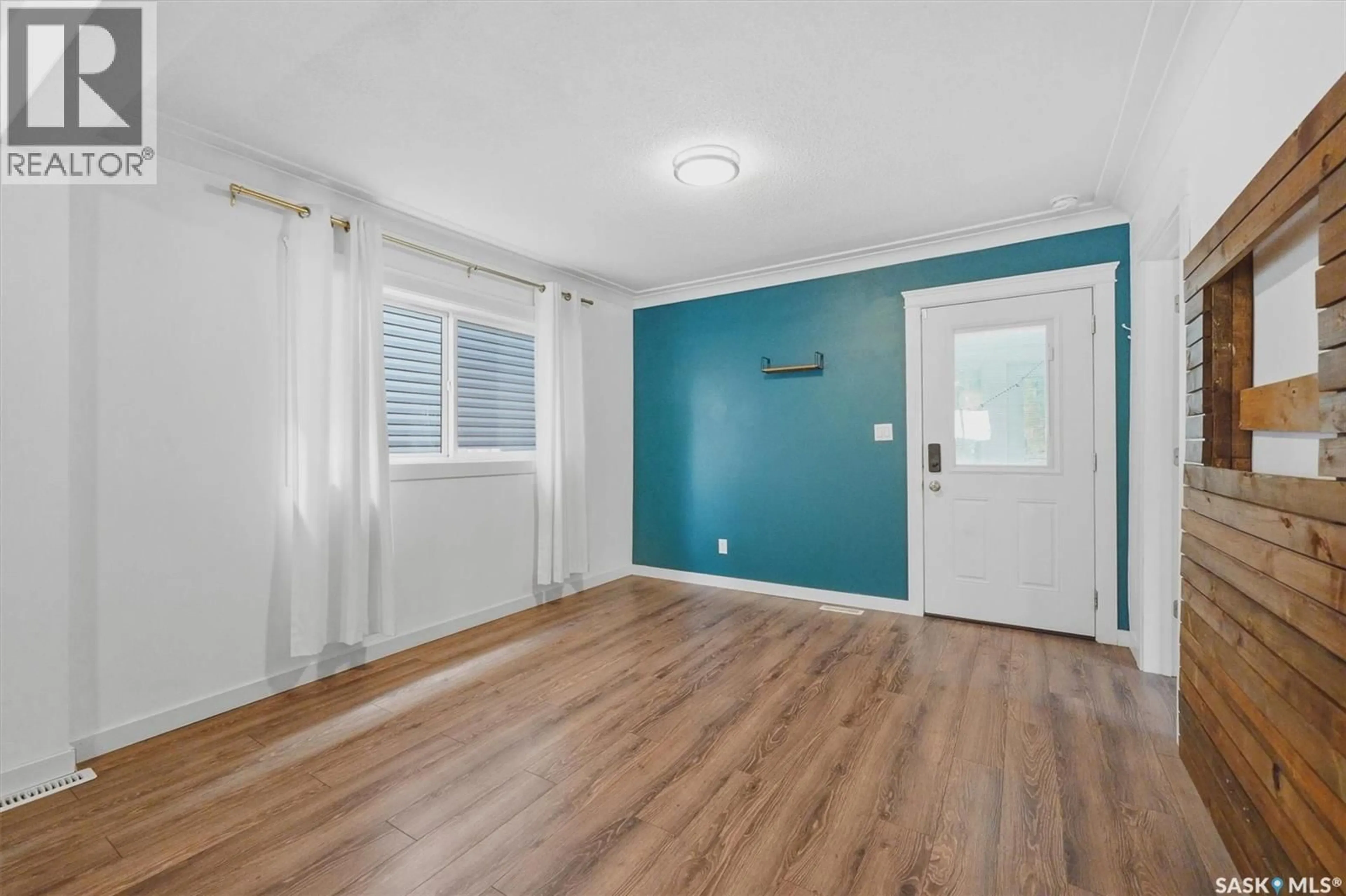 A pic of a room for 720 WALMER ROAD, Saskatoon Saskatchewan S7L0E4