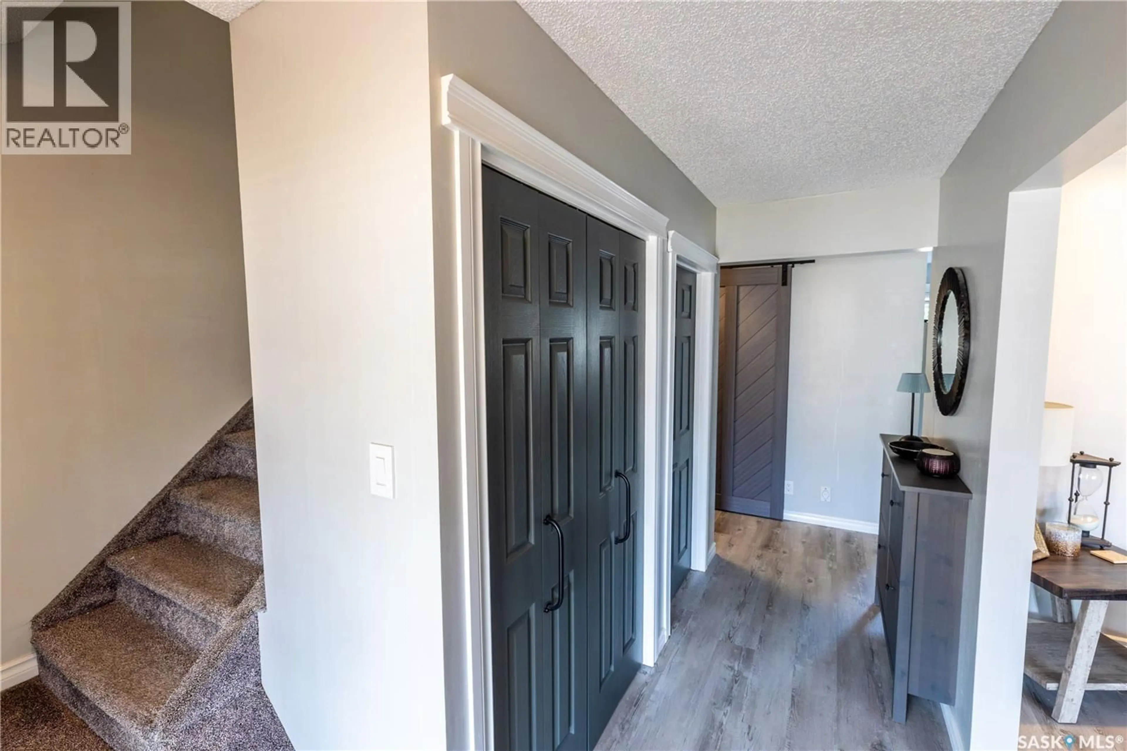 Indoor entryway for 1259 MAYBERY CRESCENT, Moose Jaw Saskatchewan S6H6X7