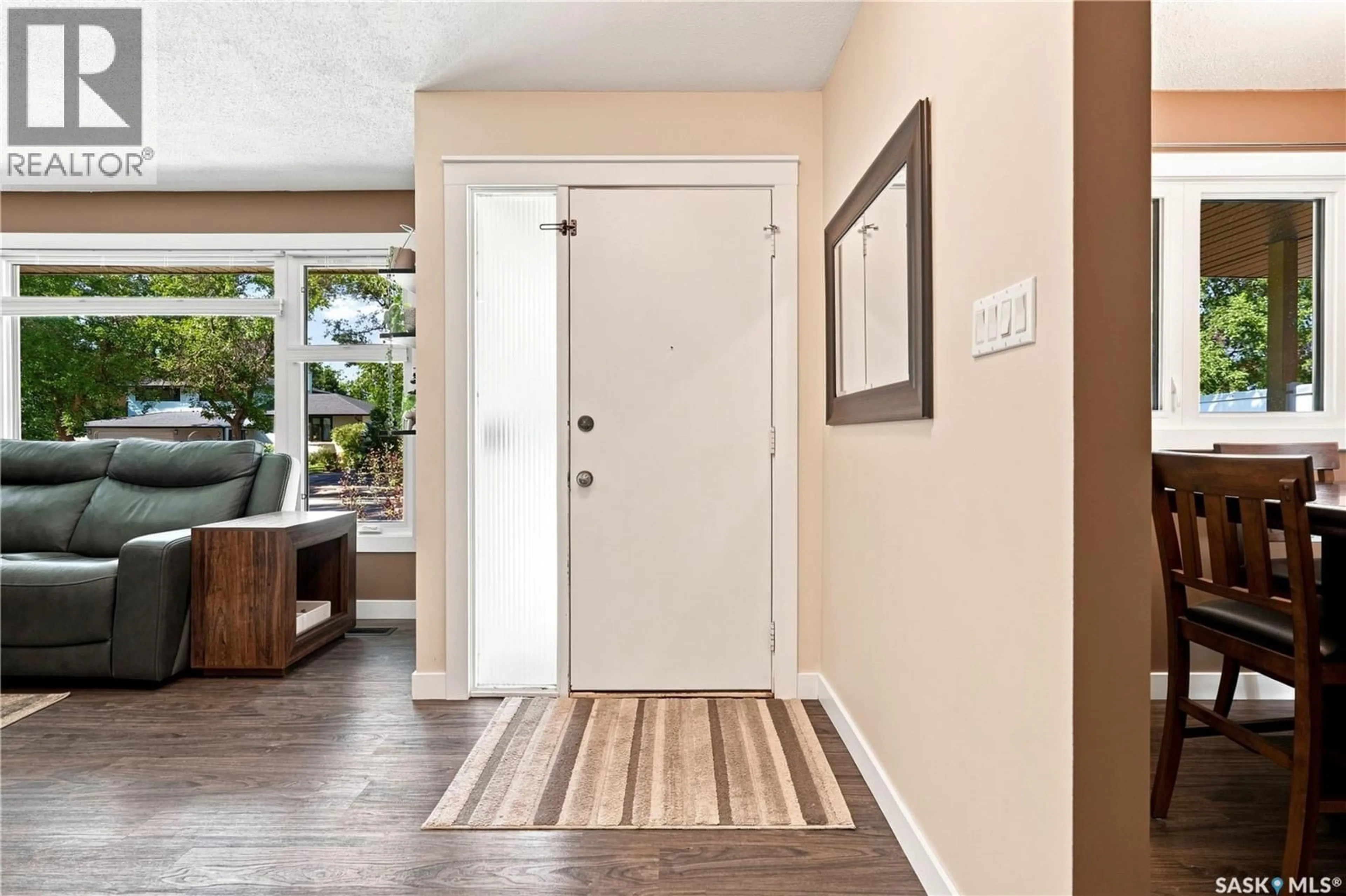 Indoor entryway for 29 EVERETT CRESCENT, Regina Saskatchewan S4S2M8