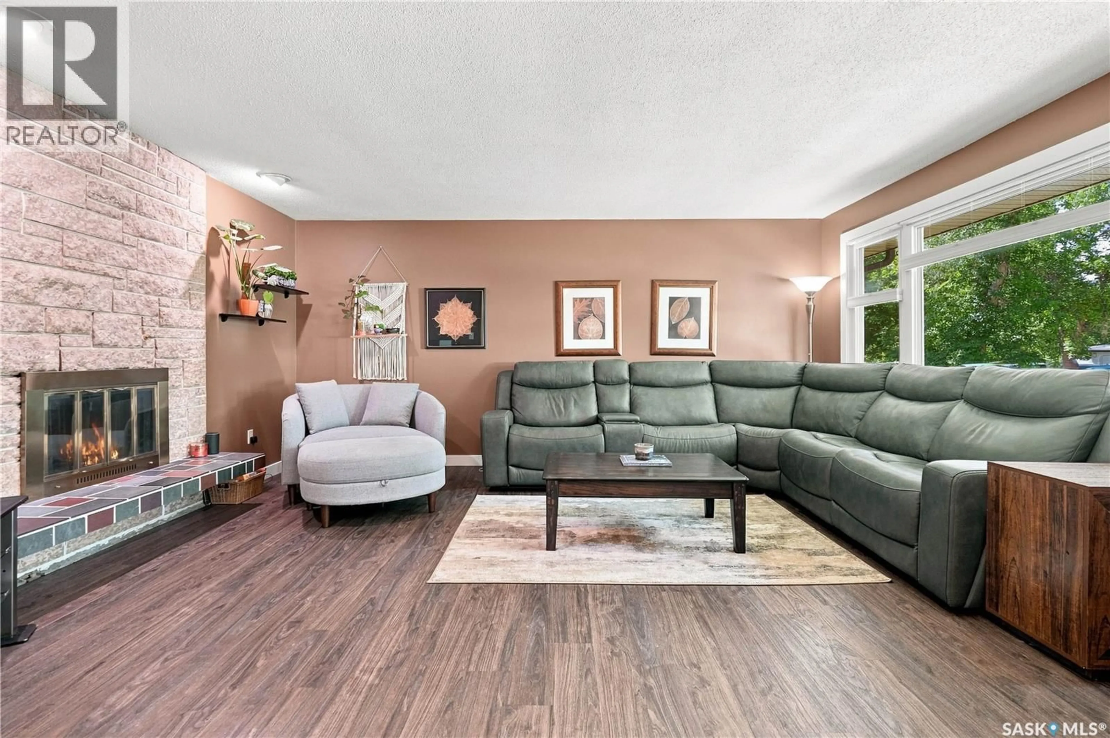 Living room with furniture, unknown for 29 EVERETT CRESCENT, Regina Saskatchewan S4S2M8