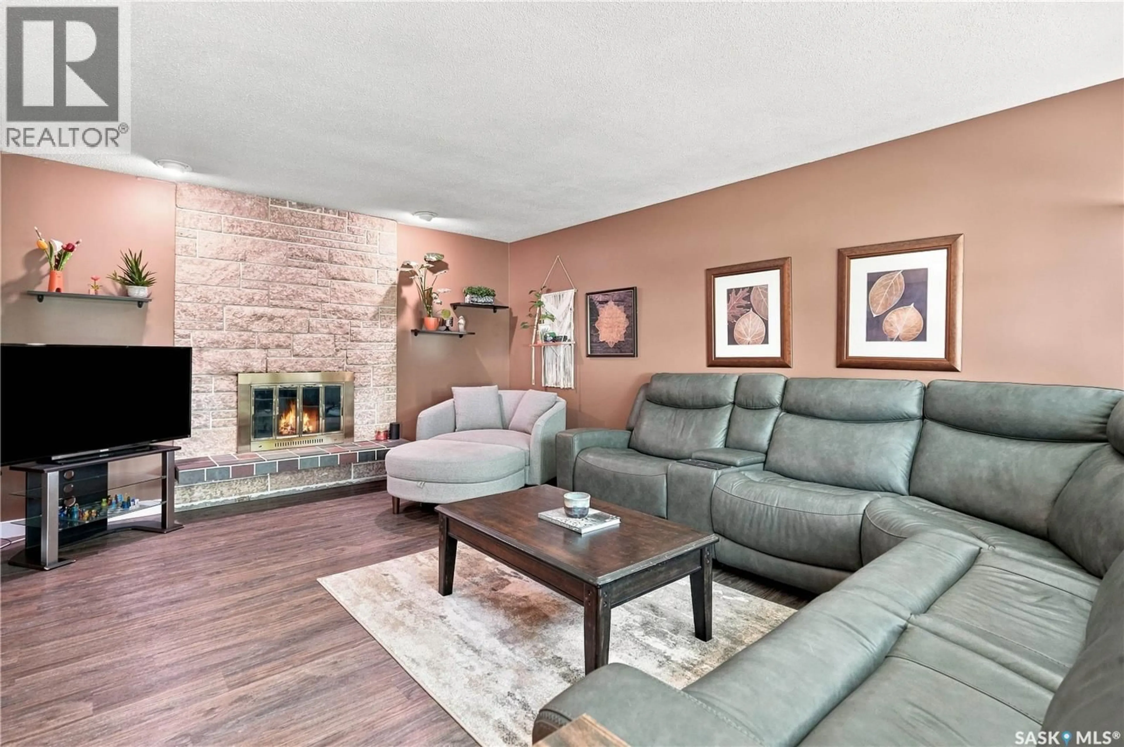 Living room with furniture, unknown for 29 EVERETT CRESCENT, Regina Saskatchewan S4S2M8