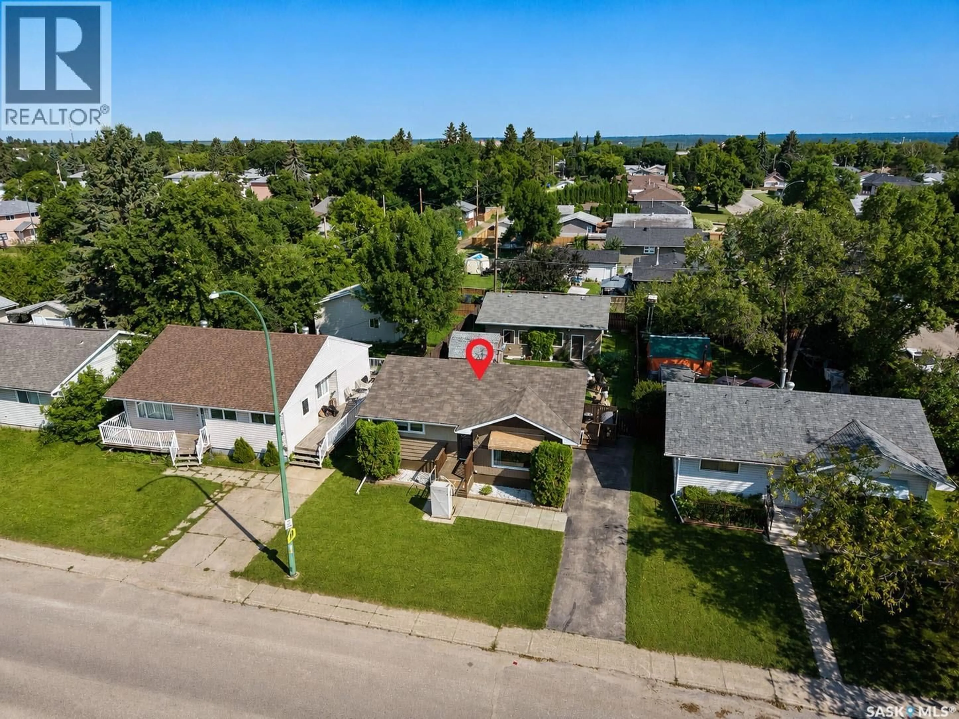 A pic from outside/outdoor area/front of a property/back of a property/a pic from drone, street for 340 28TH STREET, Prince Albert Saskatchewan S6V1X4