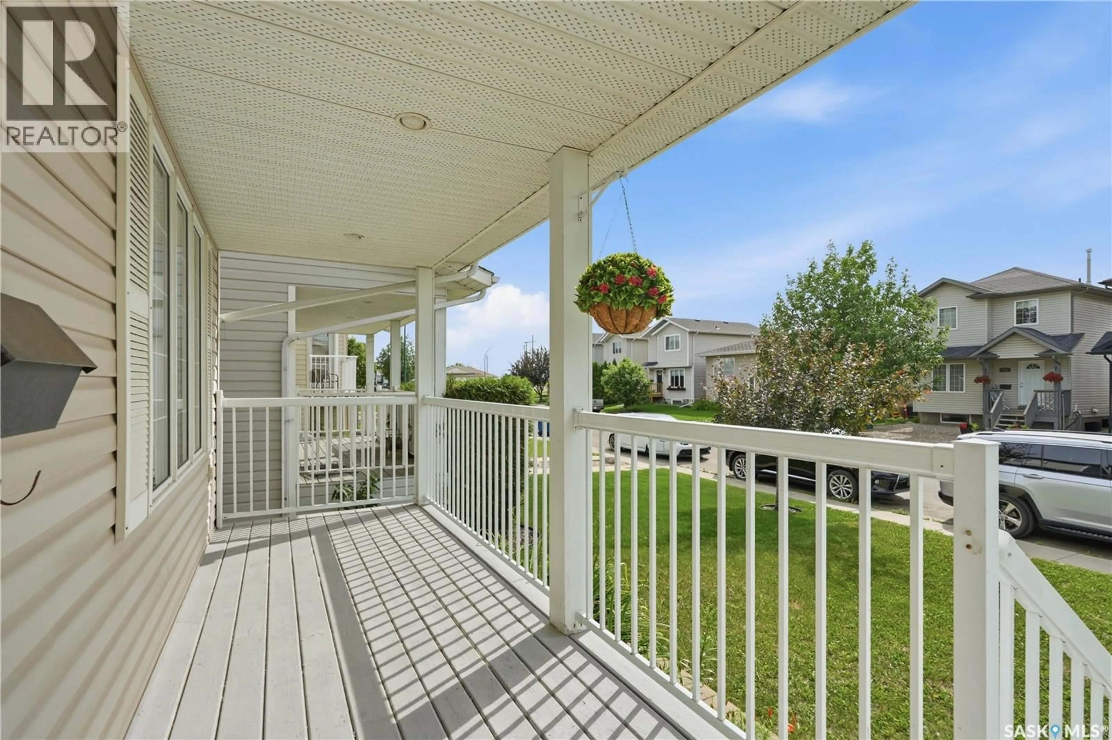 Patio, water/lake/river/ocean view for 426 RUTHERFORD CRESCENT, Saskatoon Saskatchewan S7N4X7