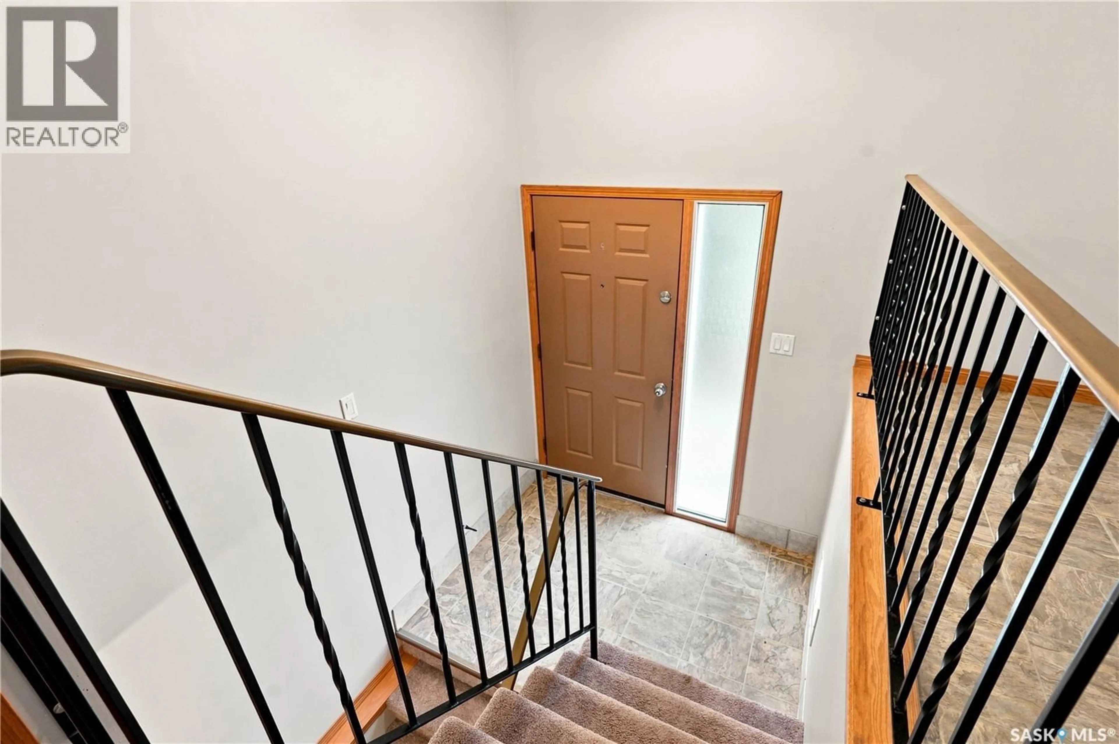 Stairs for 39 BLACKLEY PLACE, Saskatoon Saskatchewan S7M5B1