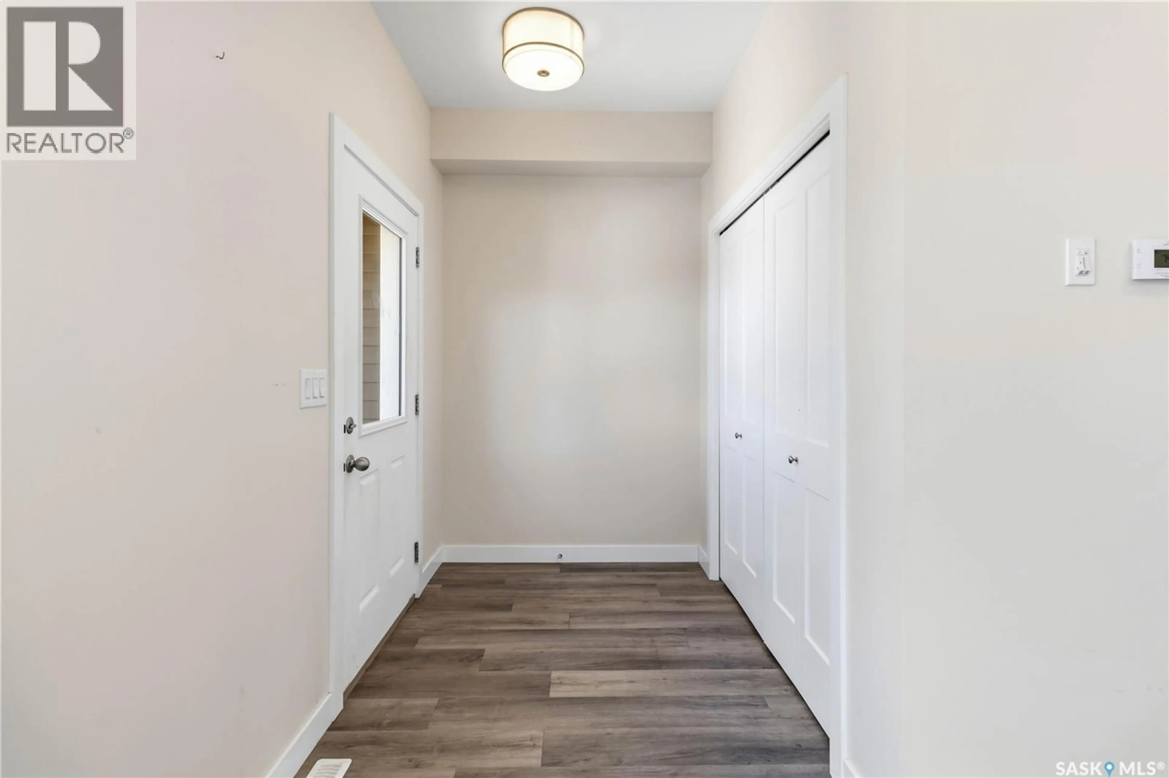 Indoor entryway for 301 - 32 CENTENNIAL ROAD, Hague Saskatchewan S0K1X0