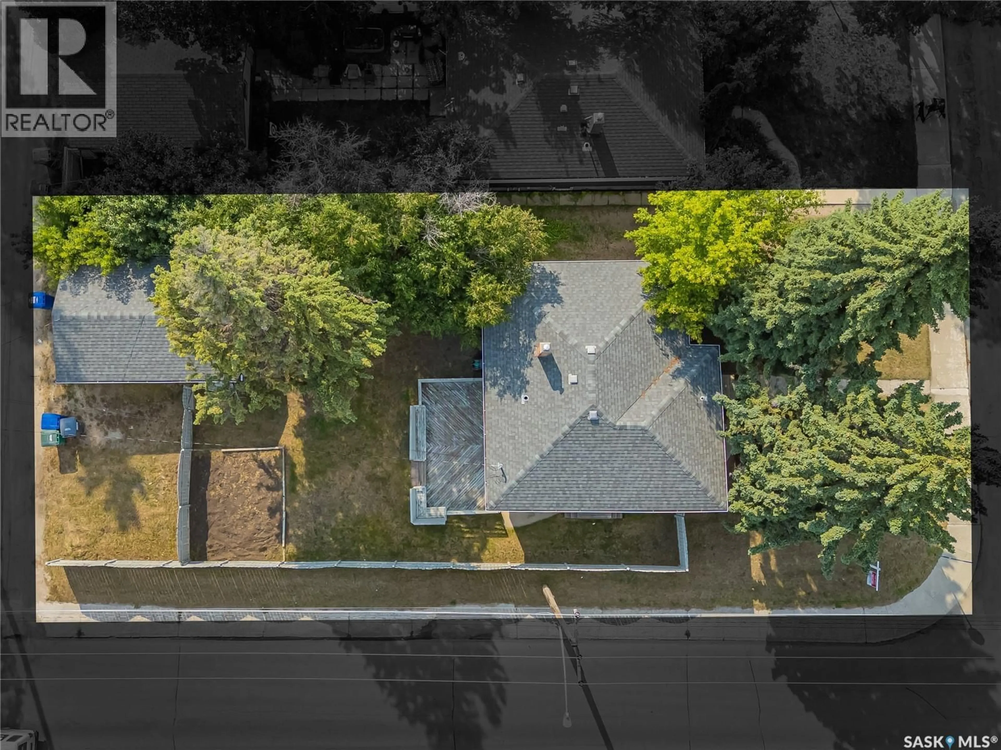 A pic from outside/outdoor area/front of a property/back of a property/a pic from drone, city buildings view from balcony for 928 1ST STREET, Saskatoon Saskatchewan S7H1T3