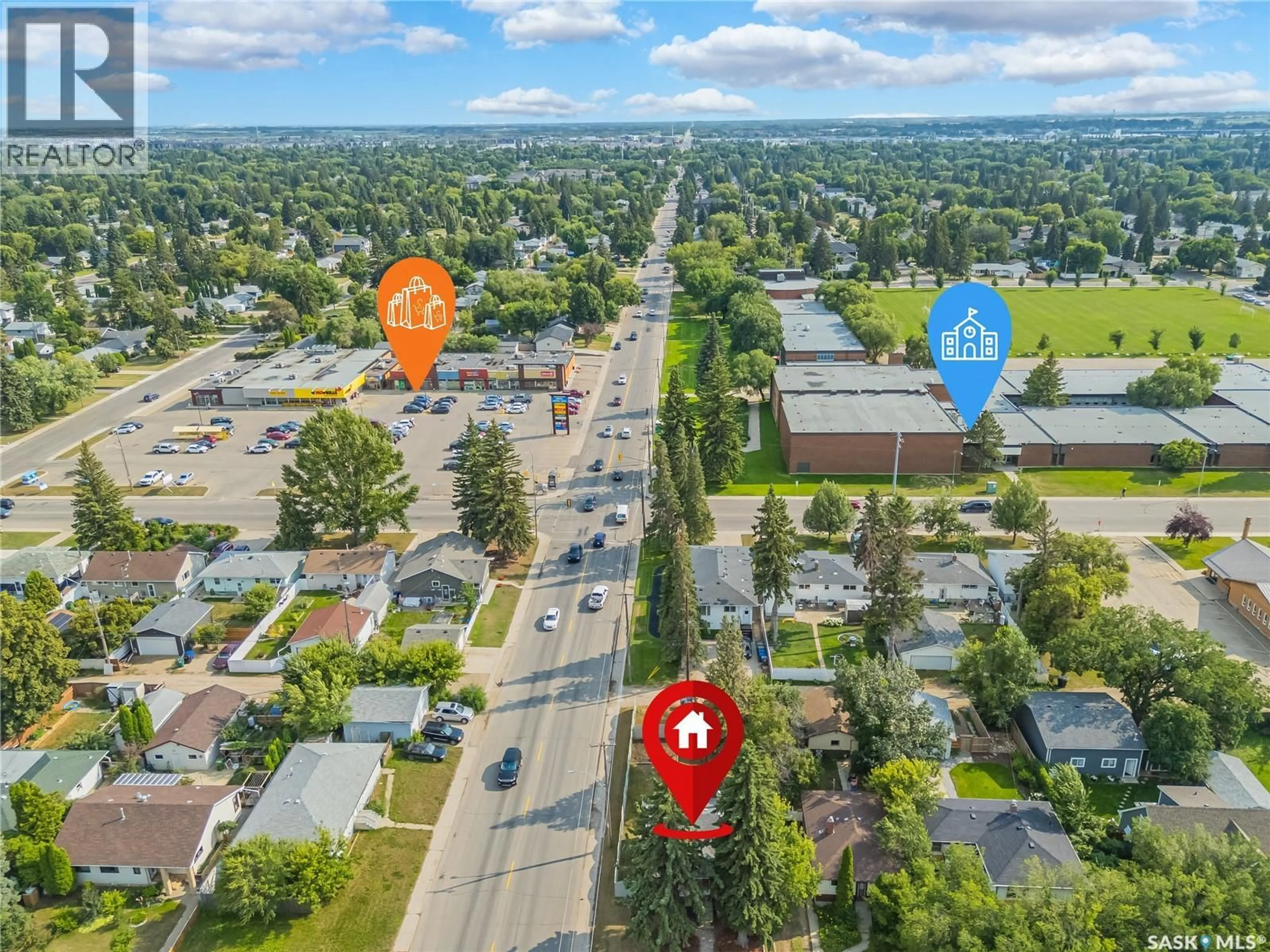 A pic from outside/outdoor area/front of a property/back of a property/a pic from drone, street for 928 1ST STREET, Saskatoon Saskatchewan S7H1T3