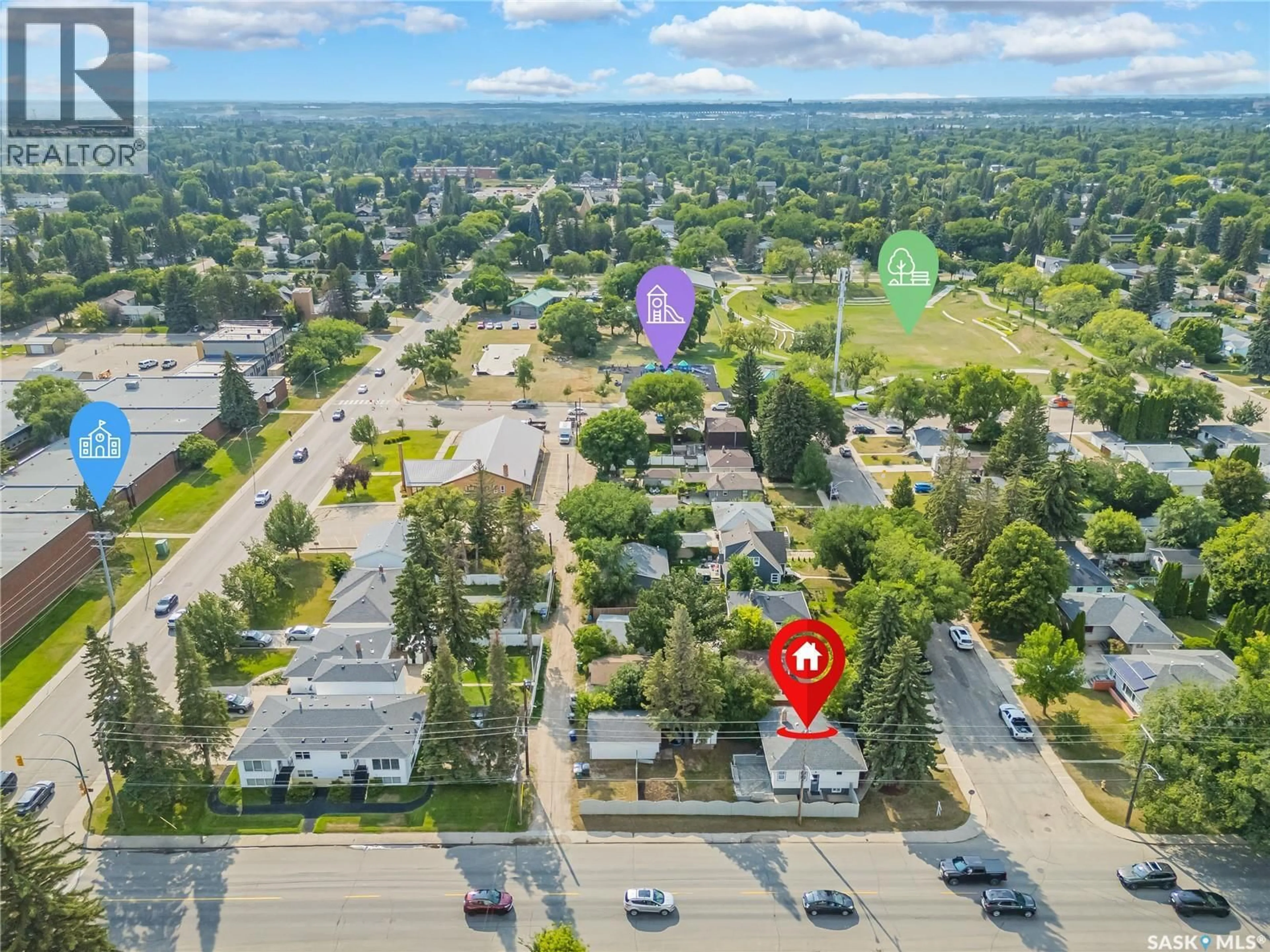 A pic from outside/outdoor area/front of a property/back of a property/a pic from drone, street for 928 1ST STREET, Saskatoon Saskatchewan S7H1T3