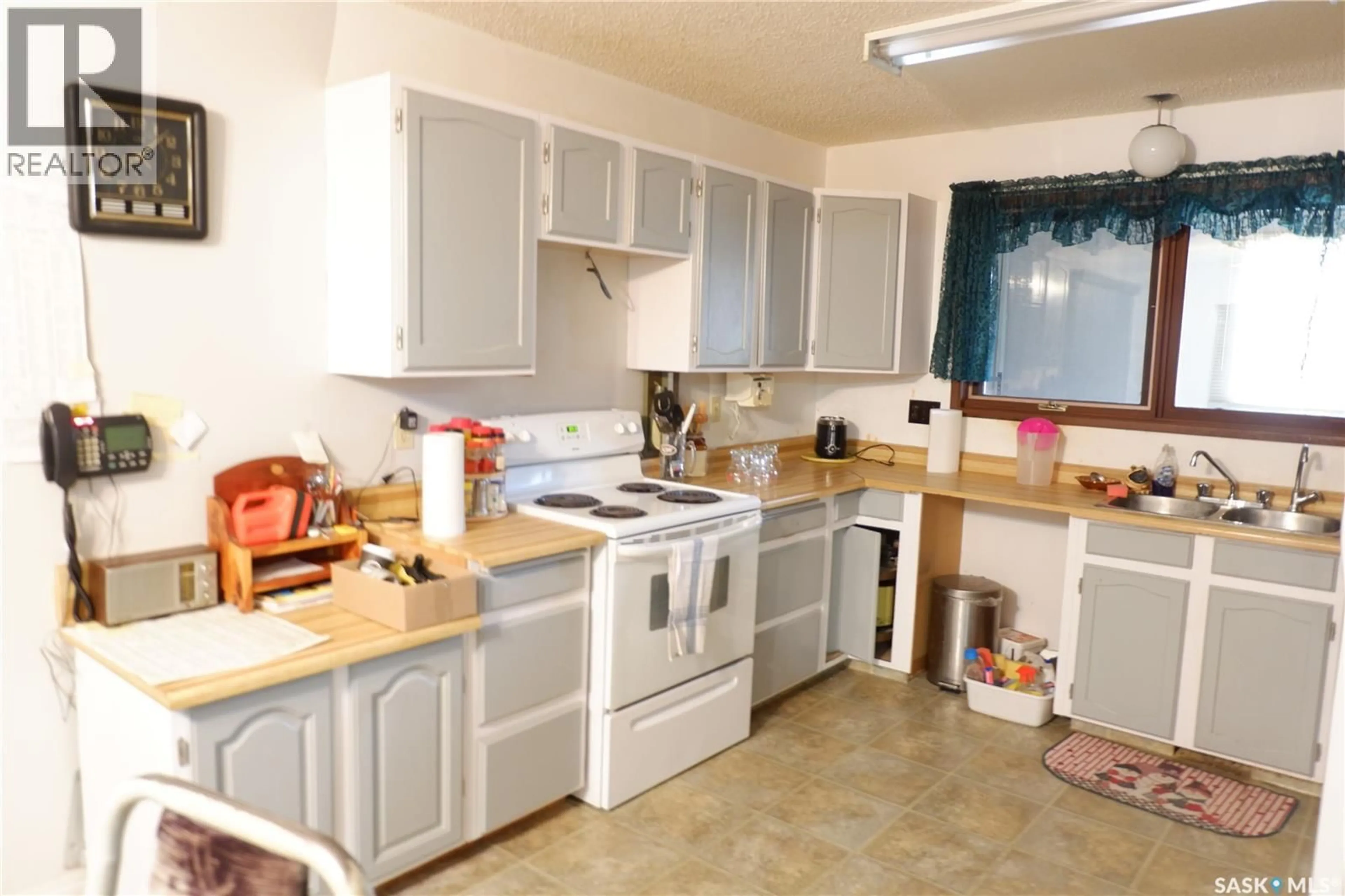 Standard kitchen, unknown for 235 KING STREET, Coronach Saskatchewan S0H0Z0