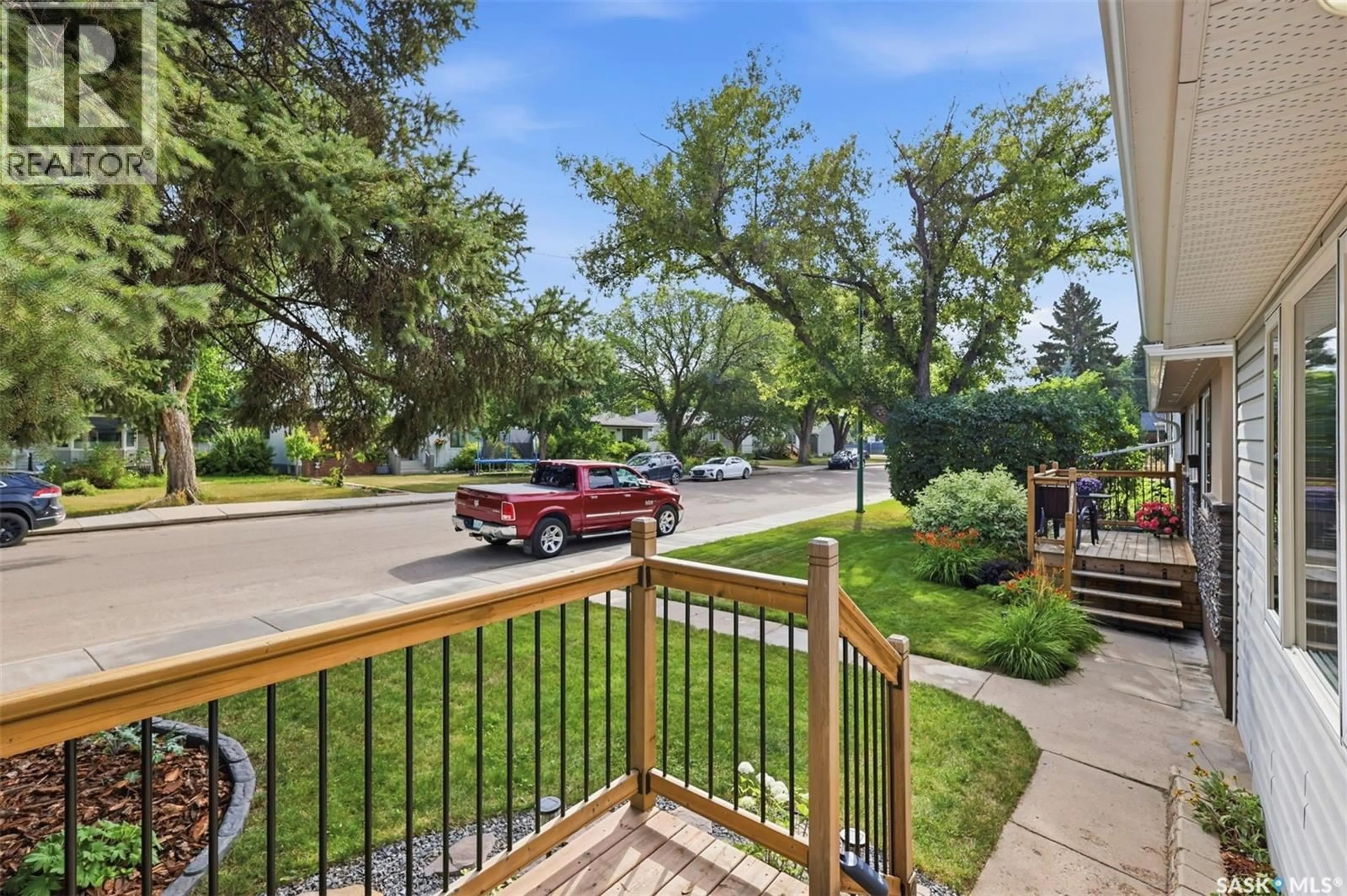 Patio, street for 1023 2ND STREET, Saskatoon Saskatchewan S7H1R2