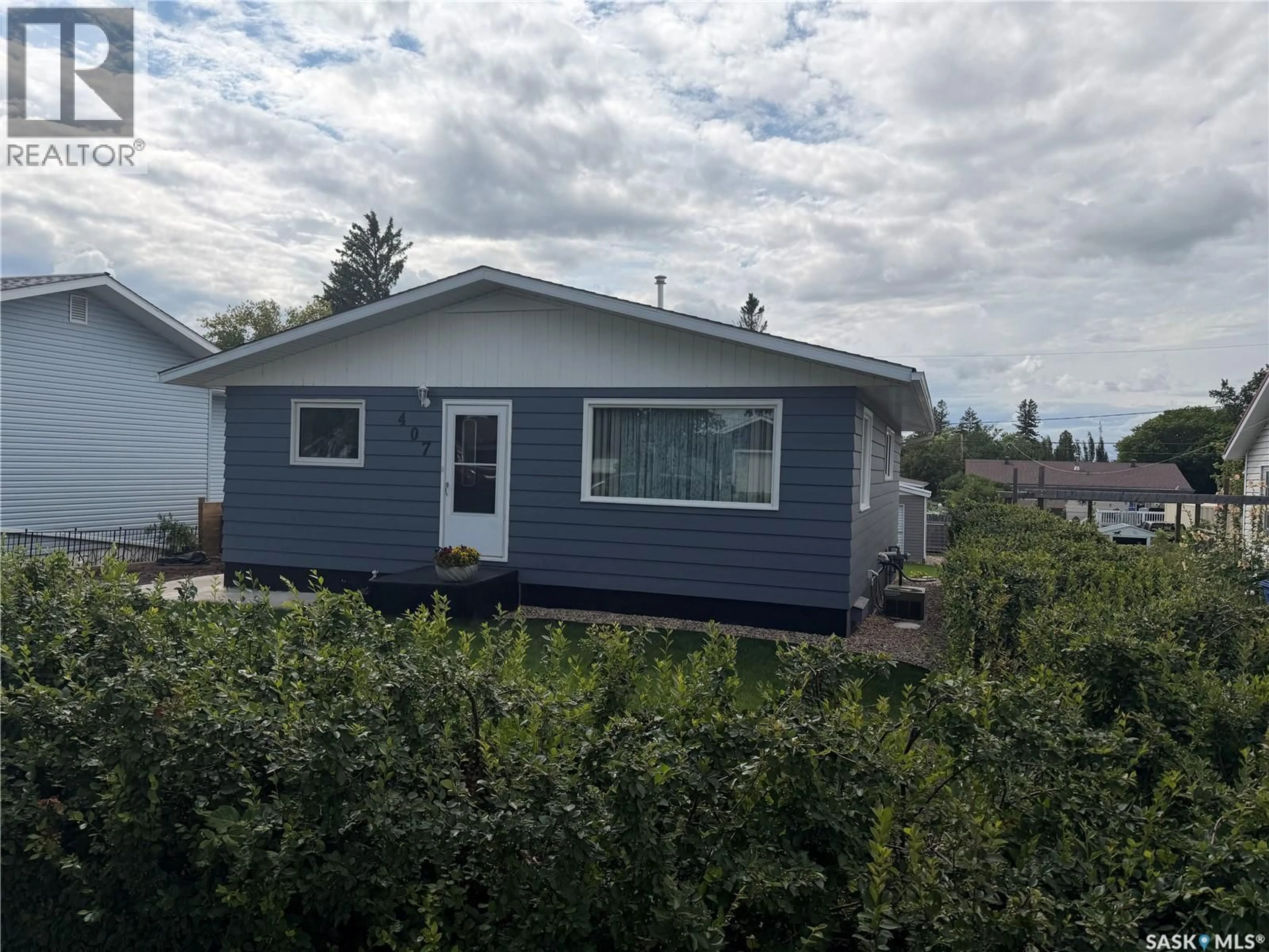 Home with vinyl exterior material, street for 407 5TH STREET, Wynyard Saskatchewan S0A4T0