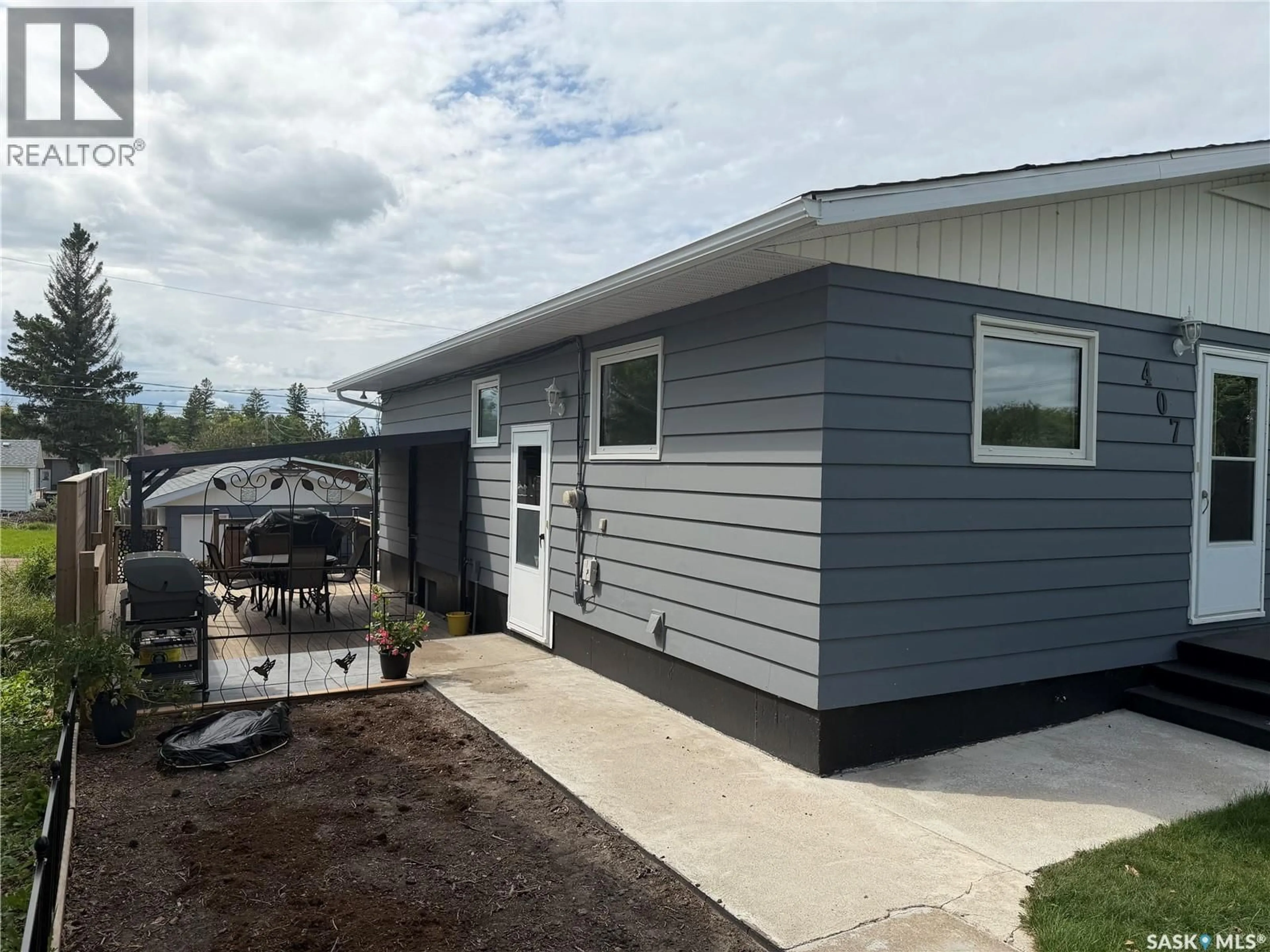 Home with vinyl exterior material, unknown for 407 5TH STREET, Wynyard Saskatchewan S0A4T0