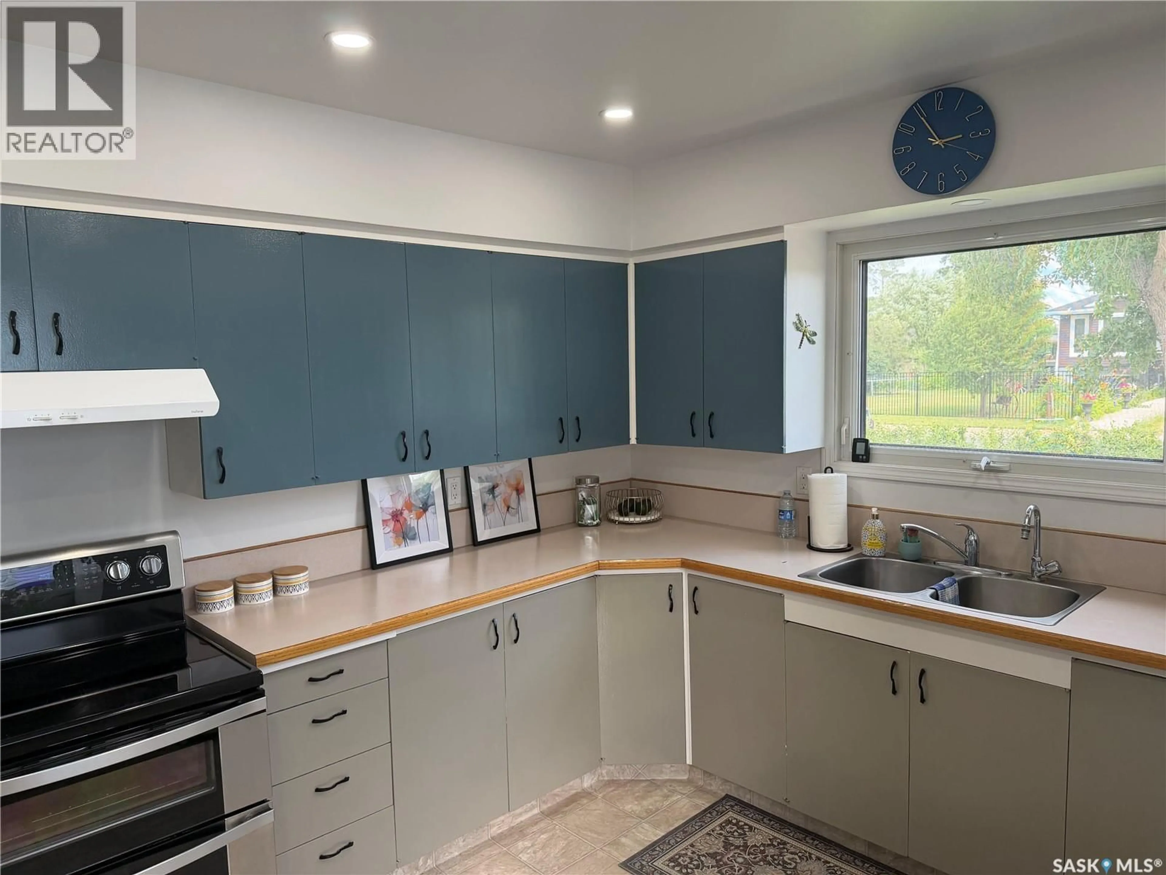 Standard kitchen, unknown for 407 5TH STREET, Wynyard Saskatchewan S0A4T0