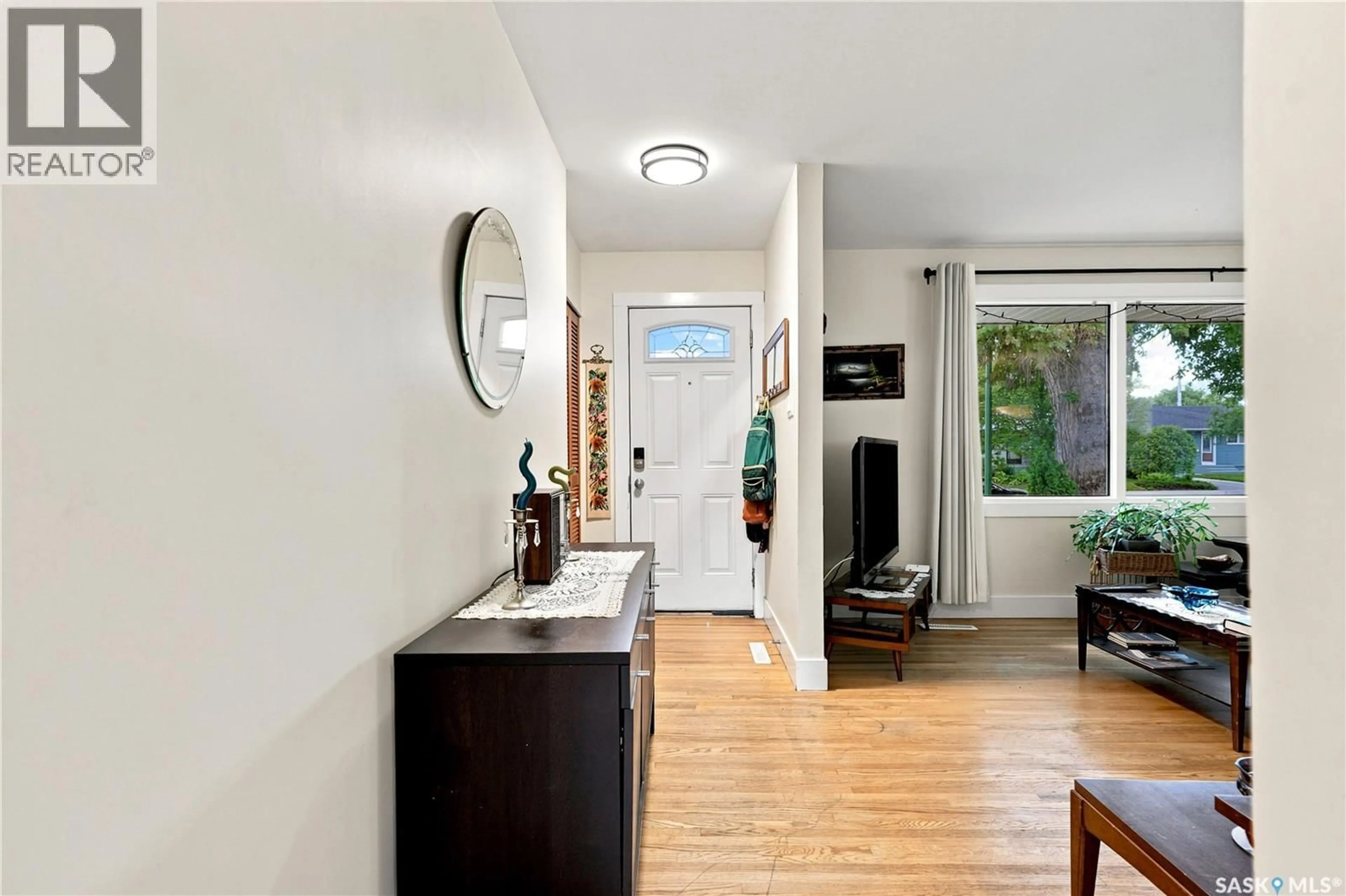 Indoor entryway for 1706 EWART AVENUE, Saskatoon Saskatchewan S7H2L2