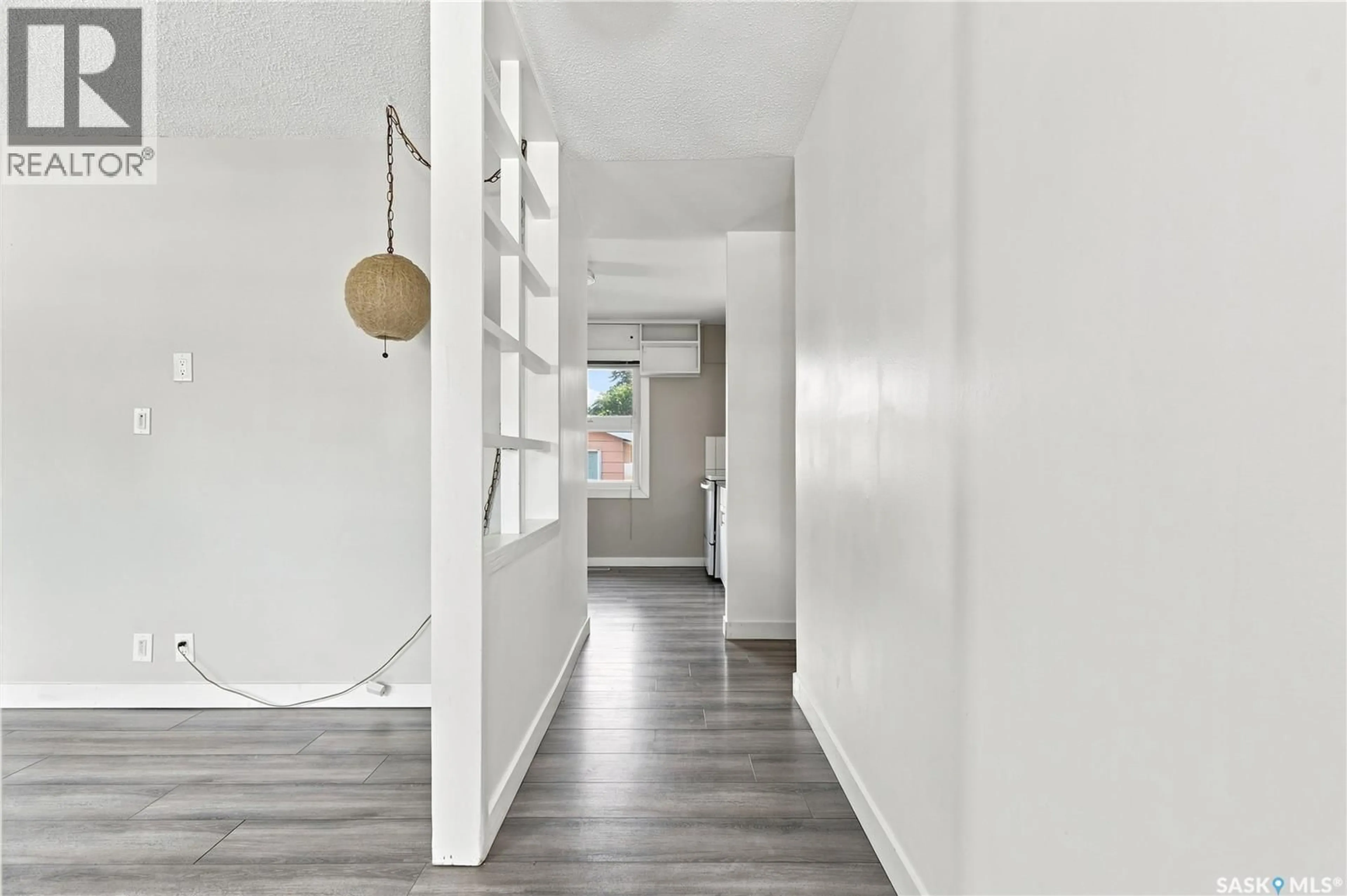 Indoor entryway for 2325 DUFFERIN AVENUE, Saskatoon Saskatchewan S7J1C1