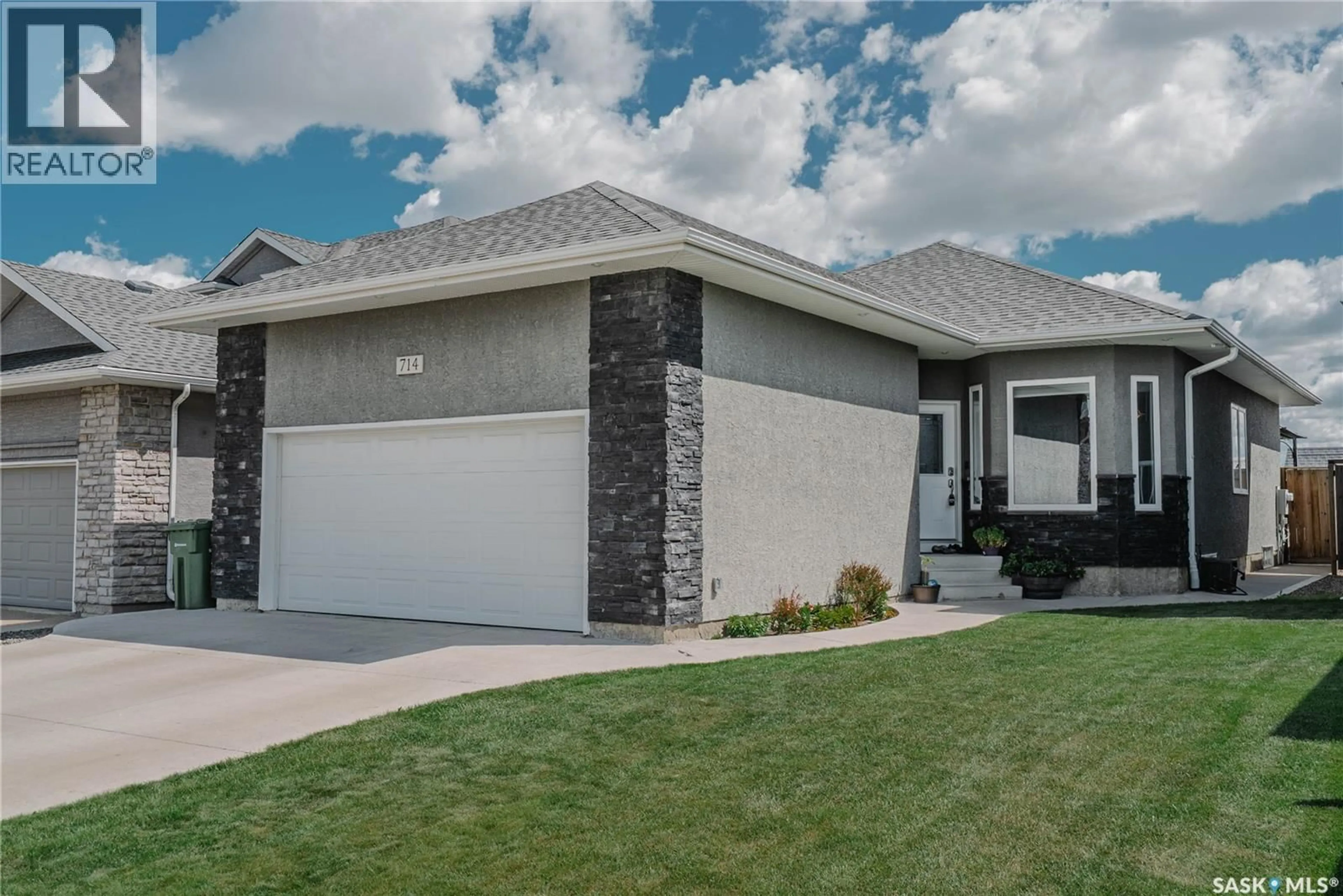Home with vinyl exterior material, street for 714 SUTTER CRESCENT, Saskatoon Saskatchewan S7T0R4