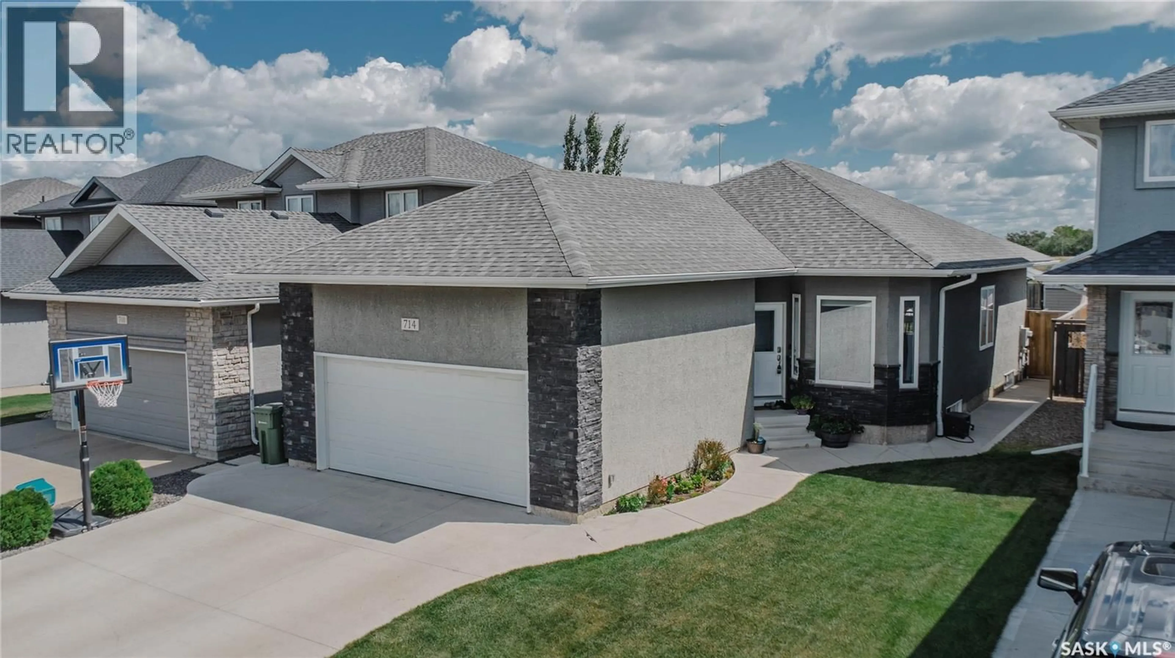 Home with vinyl exterior material, street for 714 SUTTER CRESCENT, Saskatoon Saskatchewan S7T0R4