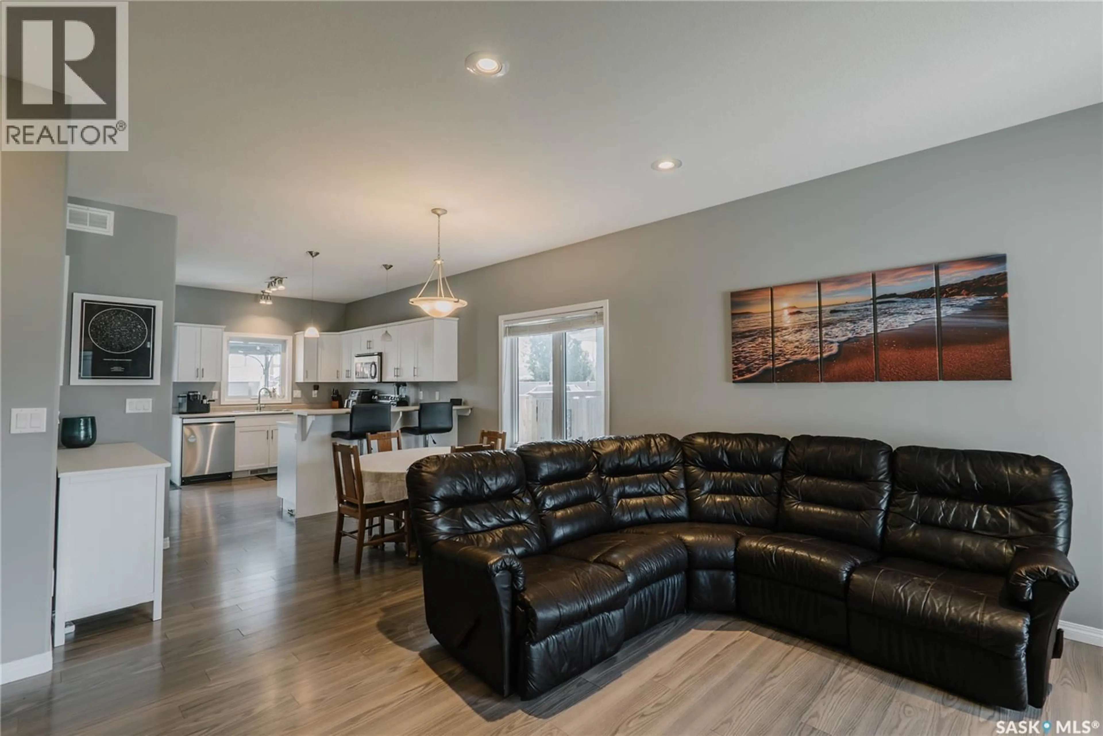 Open concept kitchen, unknown for 714 SUTTER CRESCENT, Saskatoon Saskatchewan S7T0R4
