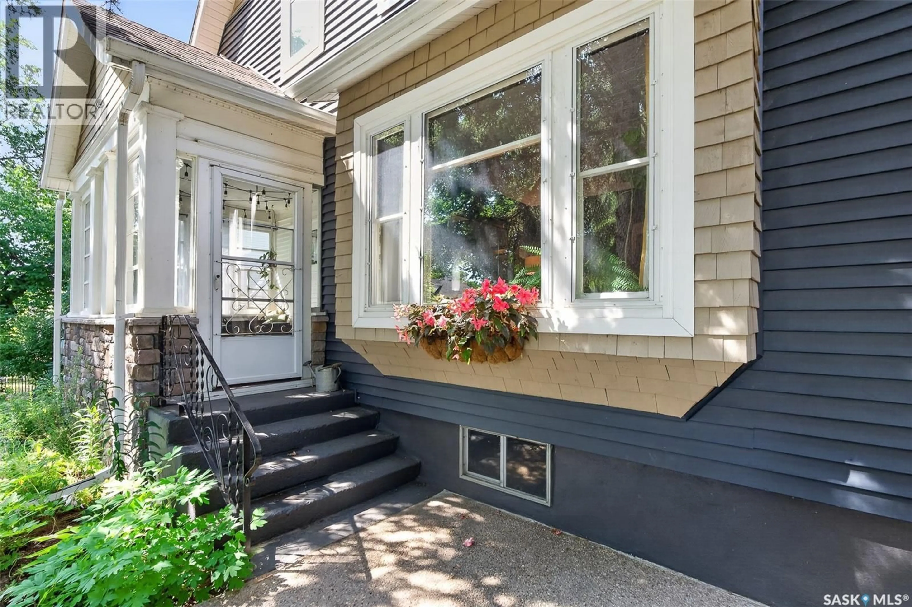 Unknown for 1046 CLIFTON AVENUE, Moose Jaw Saskatchewan S6H3L2