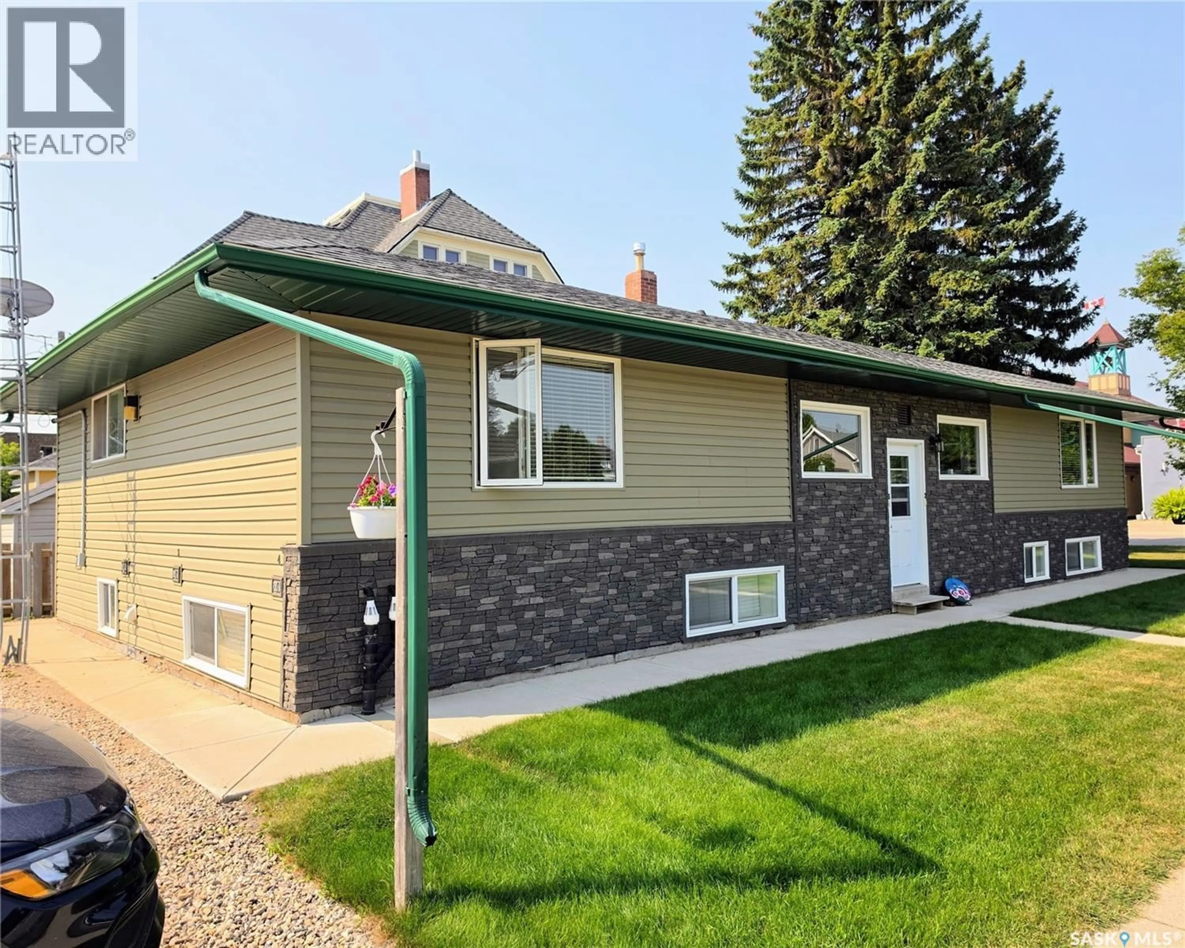 Home with vinyl exterior material, street for 638 7TH STREET, Humboldt Saskatchewan S0K2A0