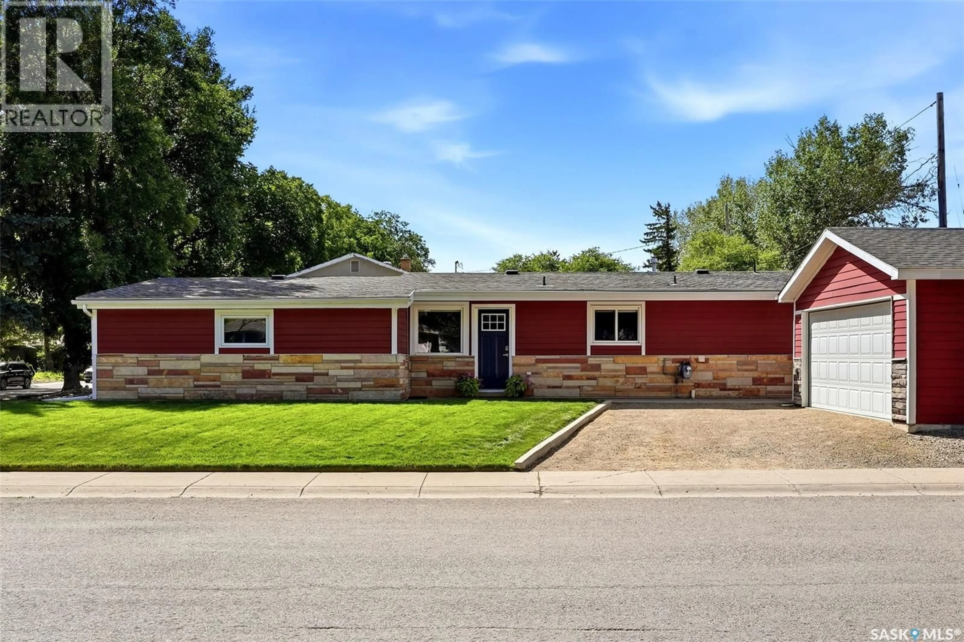 Home with vinyl exterior material, street for 1800 DUFFERIN ROAD, Regina Saskatchewan S4S5A6