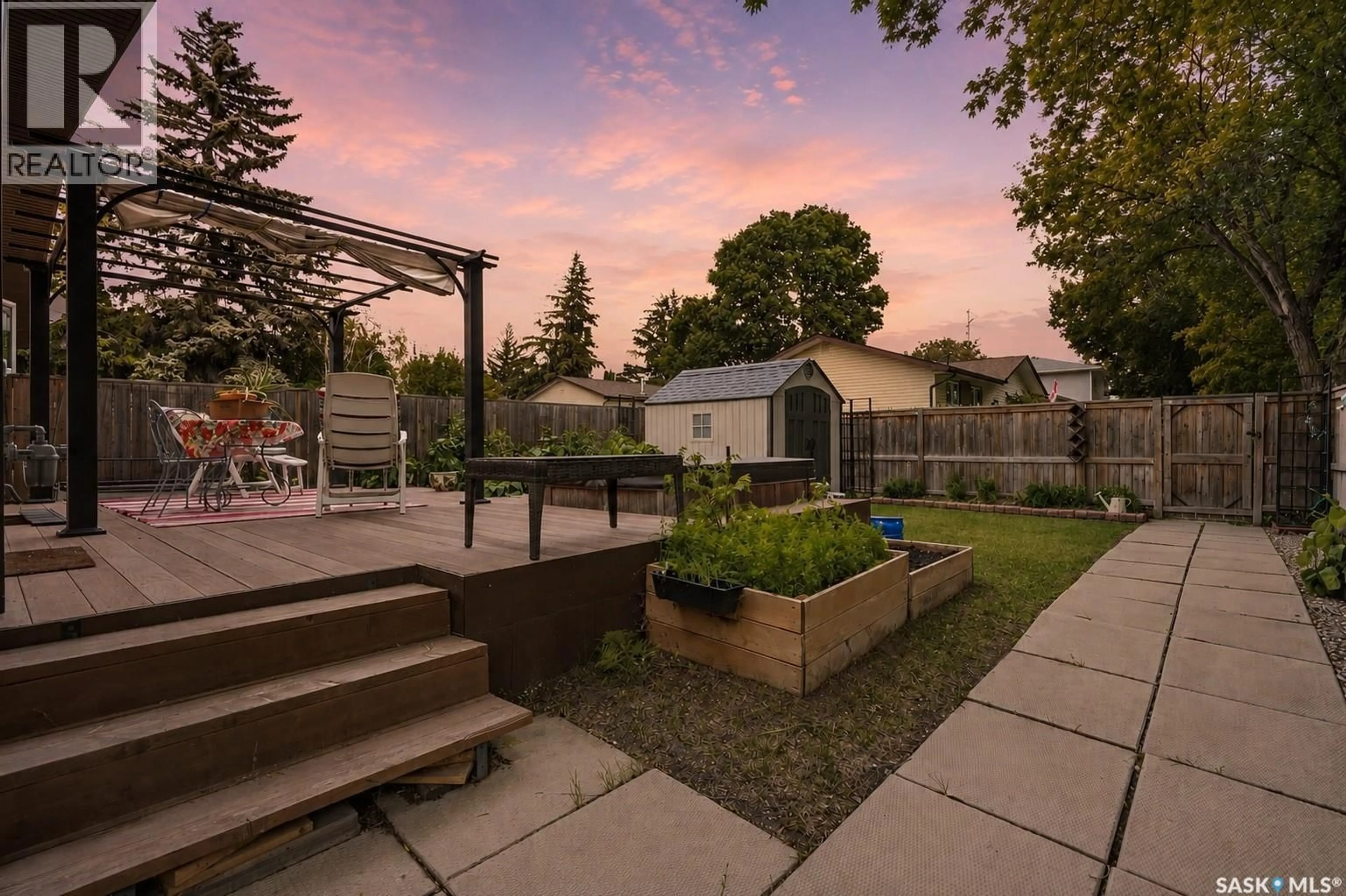 Patio, street for 2715 ARLINGTON AVENUE, Saskatoon Saskatchewan S7J2J5