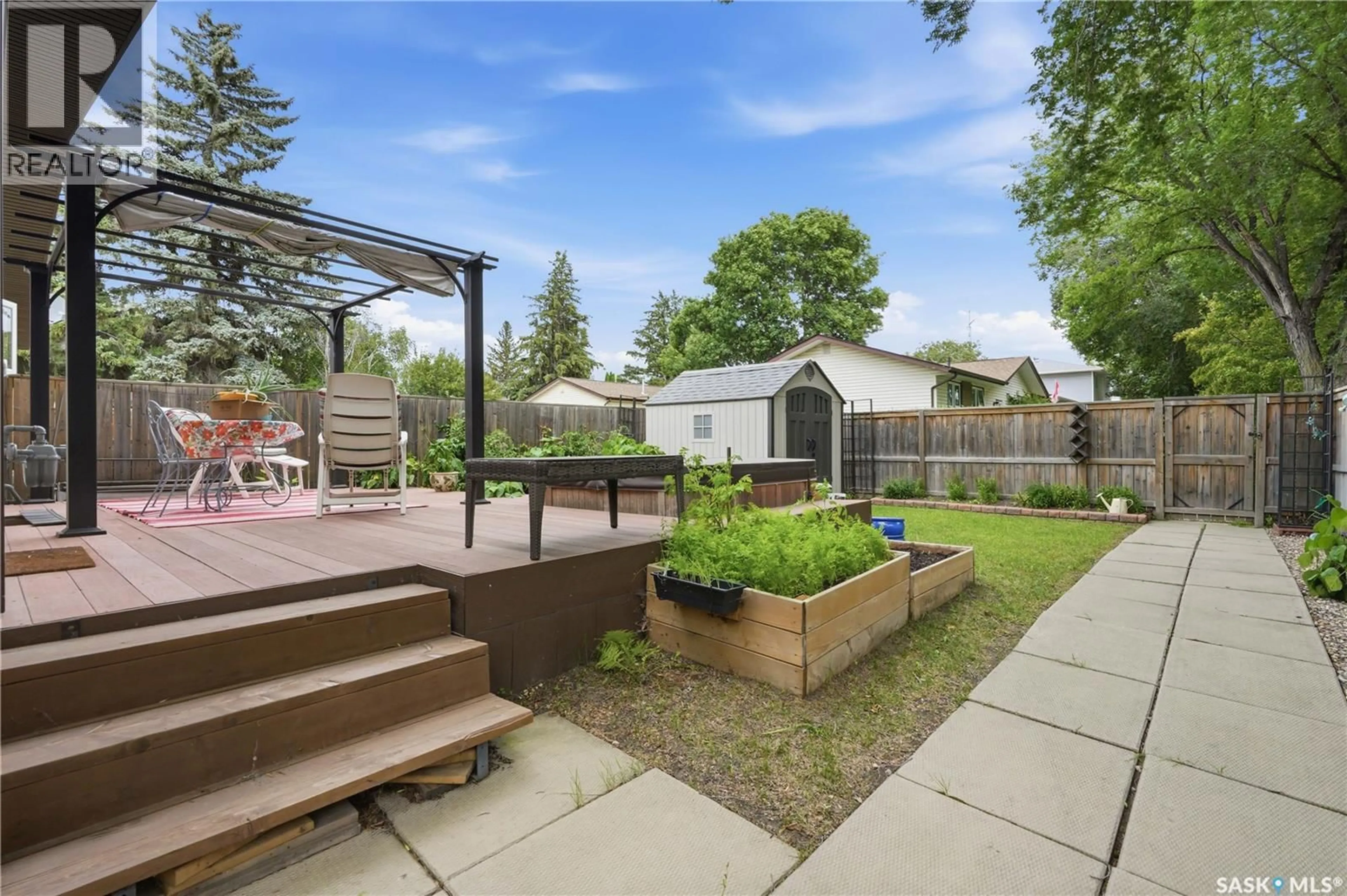 Patio, street for 2715 ARLINGTON AVENUE, Saskatoon Saskatchewan S7J2J5