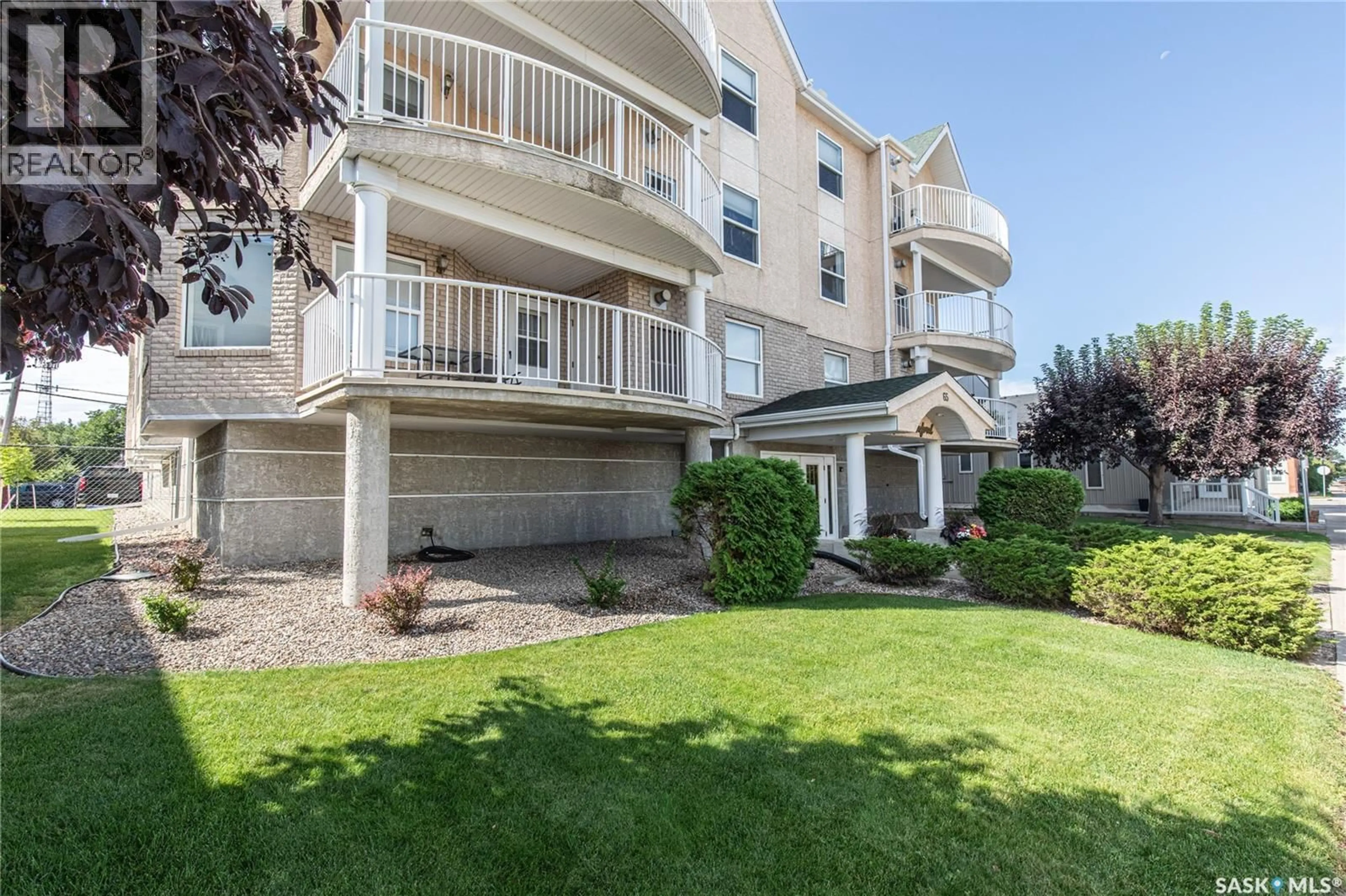 Patio, unknown for 65 - 104 HOCHELAGA STREET, Moose Jaw Saskatchewan S6H2E9