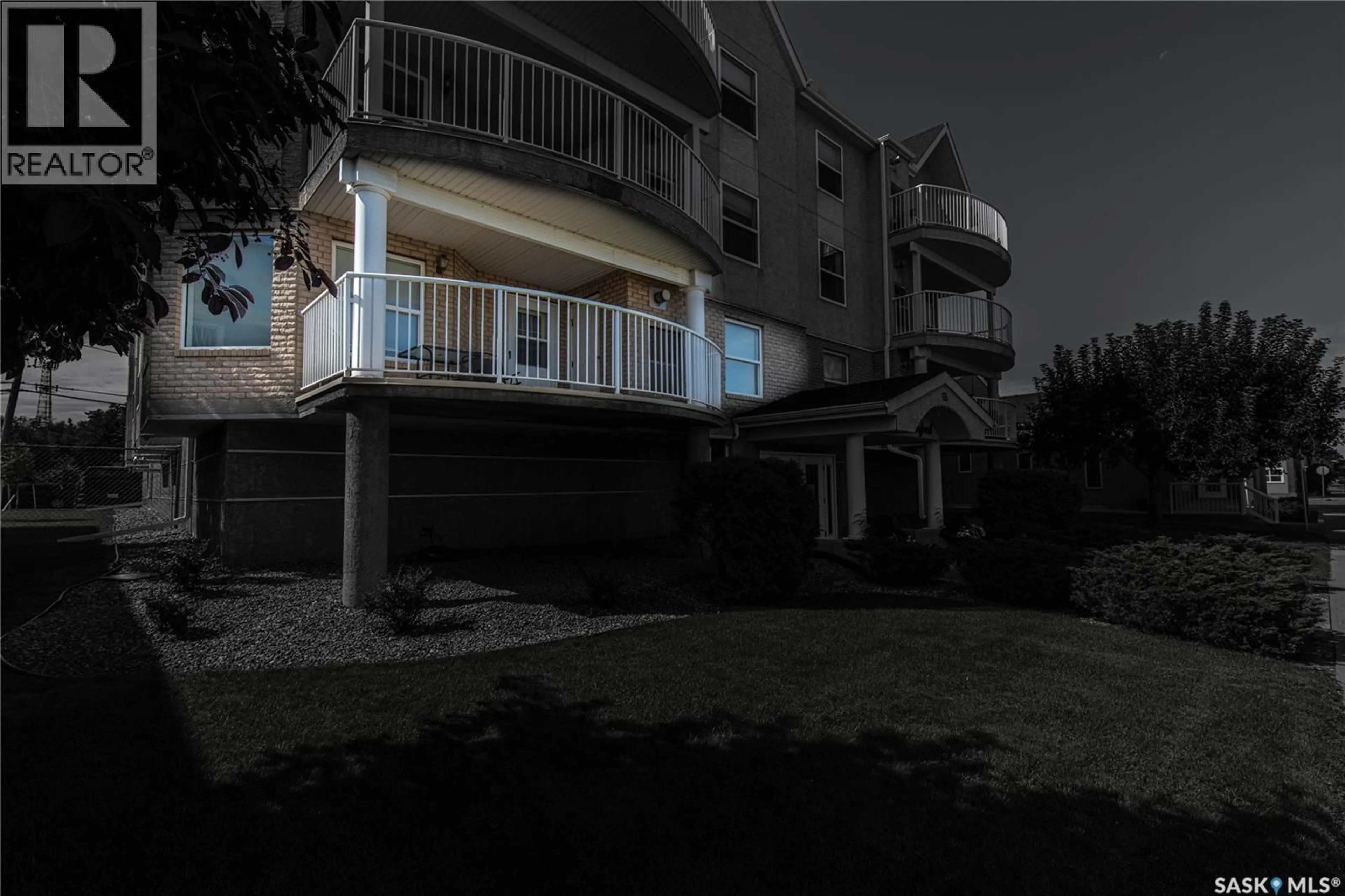 A pic from outside/outdoor area/front of a property/back of a property/a pic from drone, street for 65 - 104 HOCHELAGA STREET, Moose Jaw Saskatchewan S6H2E9