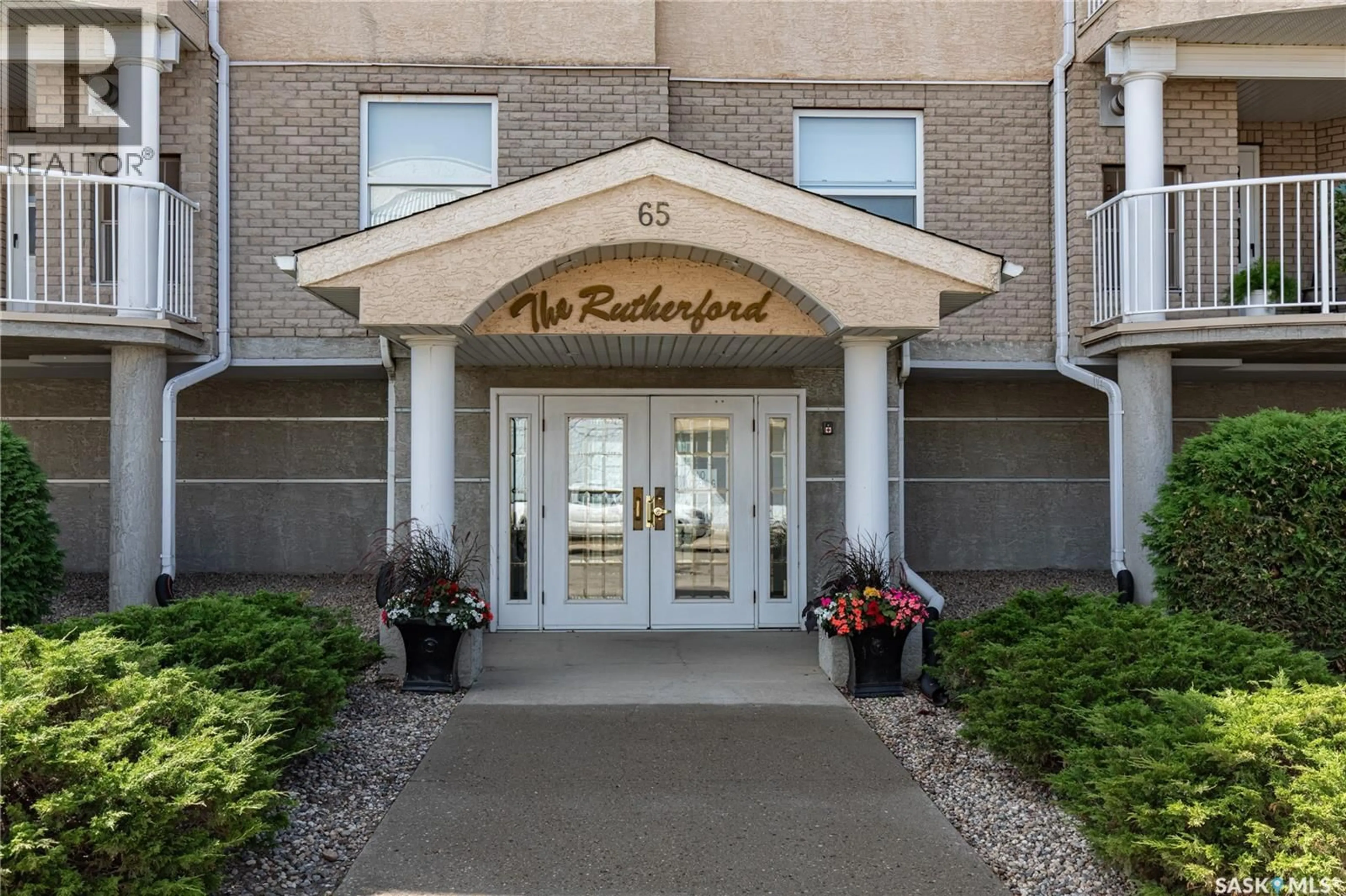 Indoor entryway for 65 - 104 HOCHELAGA STREET, Moose Jaw Saskatchewan S6H2E9