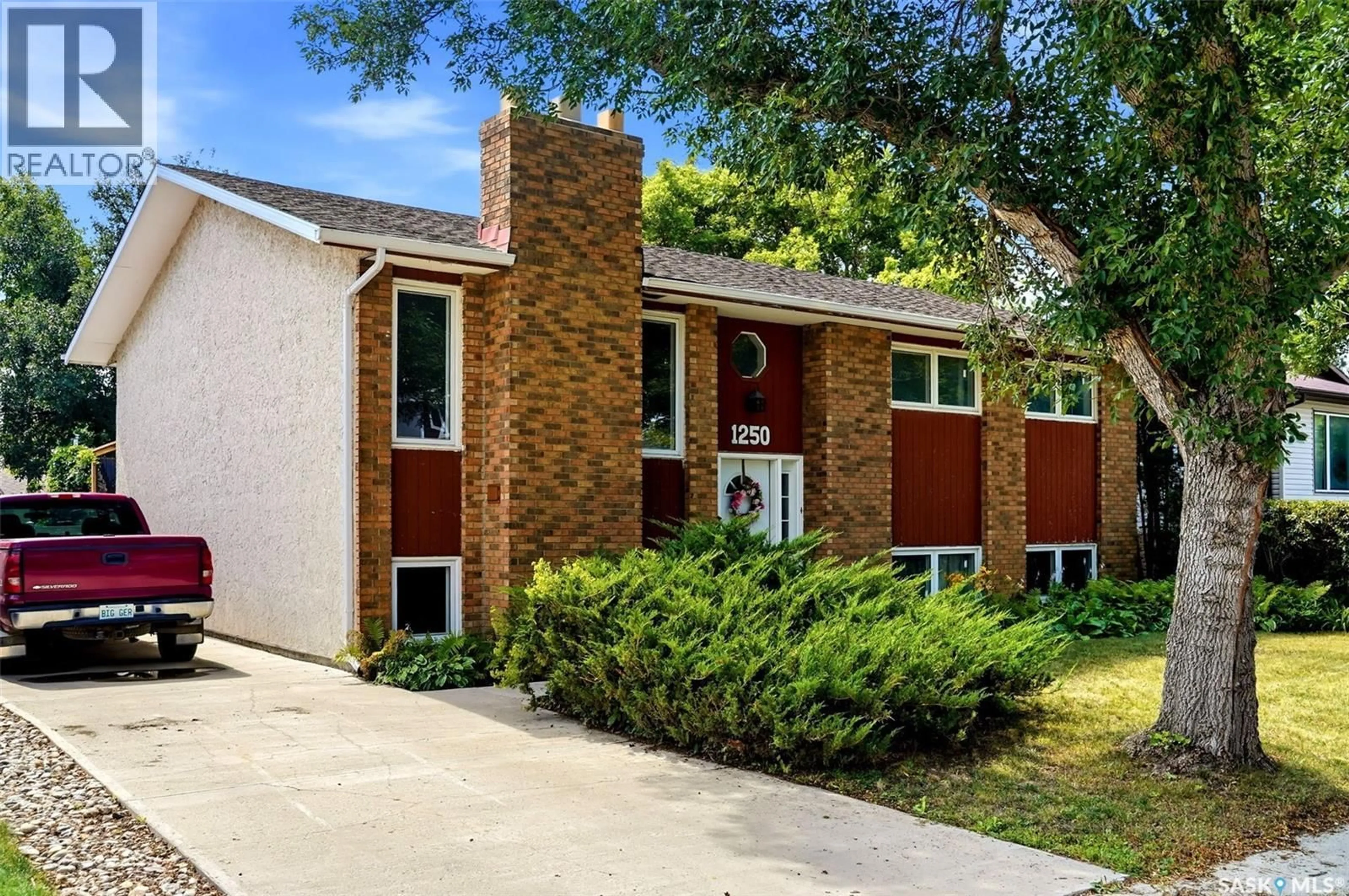 Home with brick exterior material, street for 1250 MCNEILL CRESCENT, Regina Saskatchewan S4N5Z4