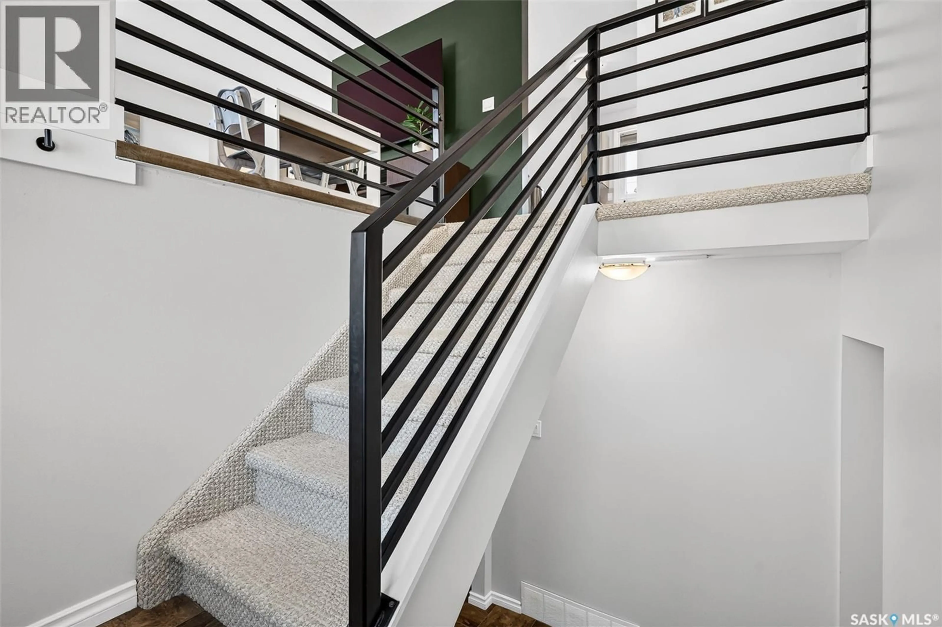 Stairs for 951 HOLDSWORTH CRESCENT, Moose Jaw Saskatchewan S6H6T8