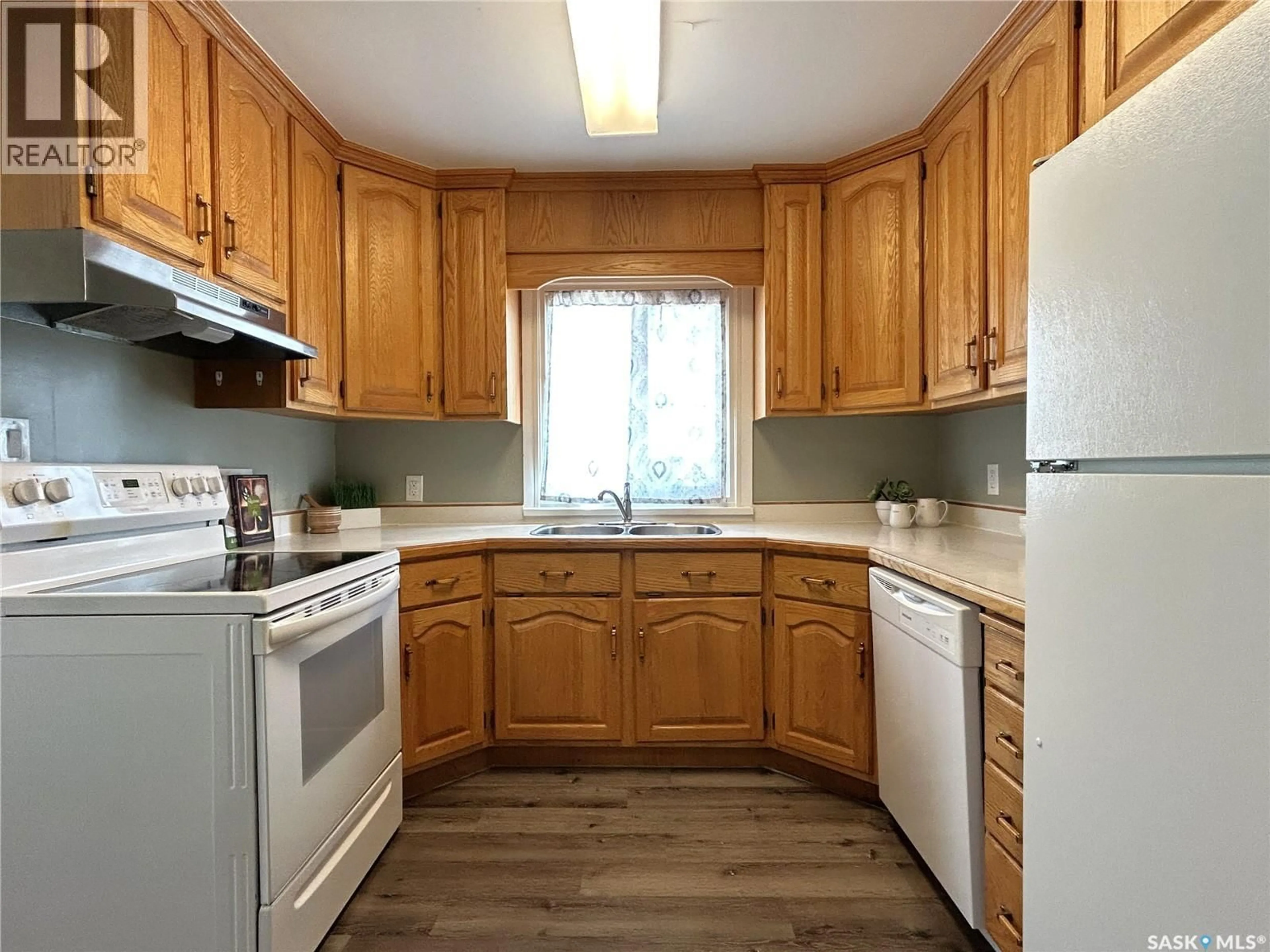 Standard kitchen, wood/laminate floor for 317 108TH STREET, Saskatoon Saskatchewan S7N1P7