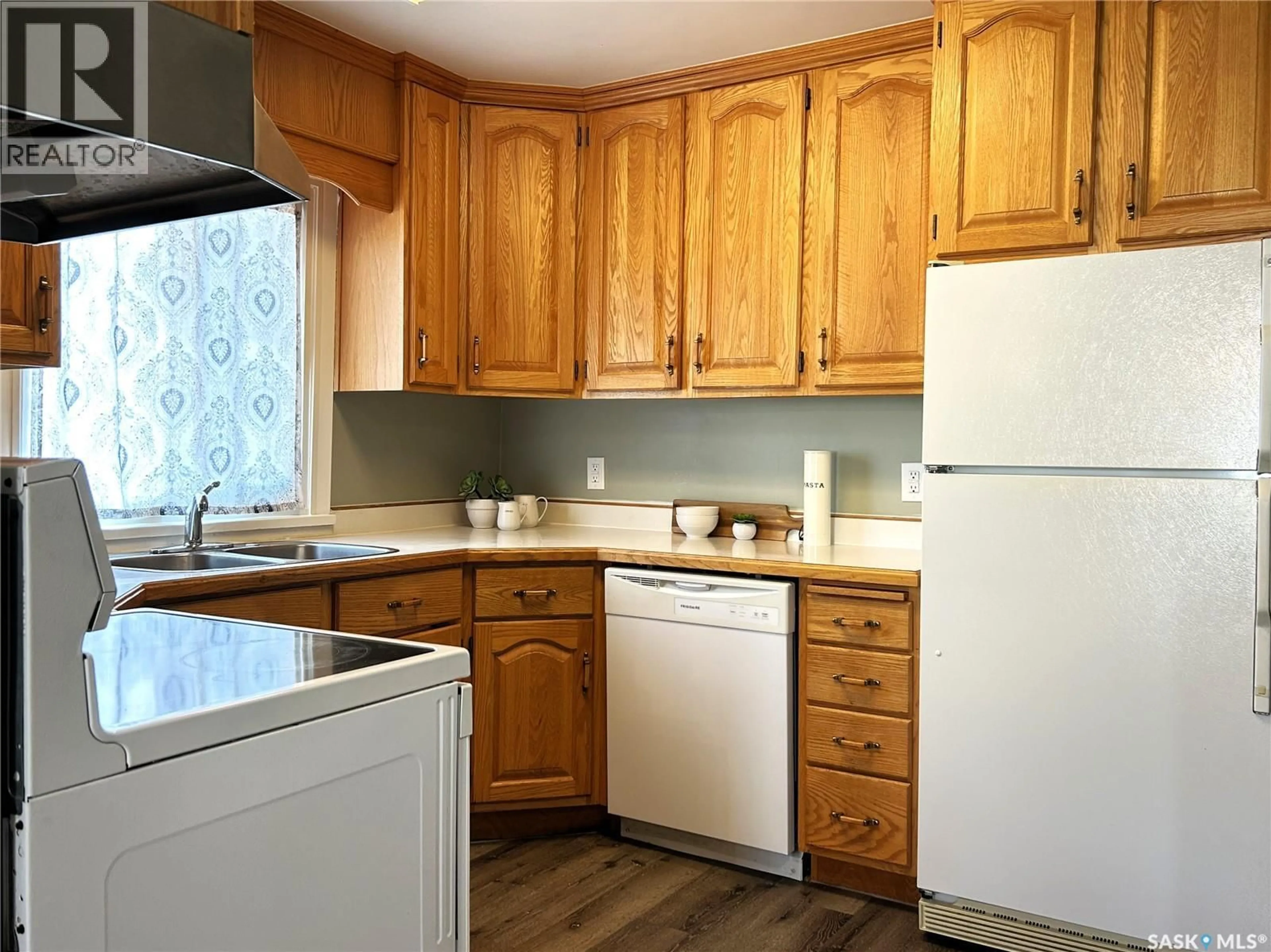 Standard kitchen, wood/laminate floor for 317 108TH STREET, Saskatoon Saskatchewan S7N1P7